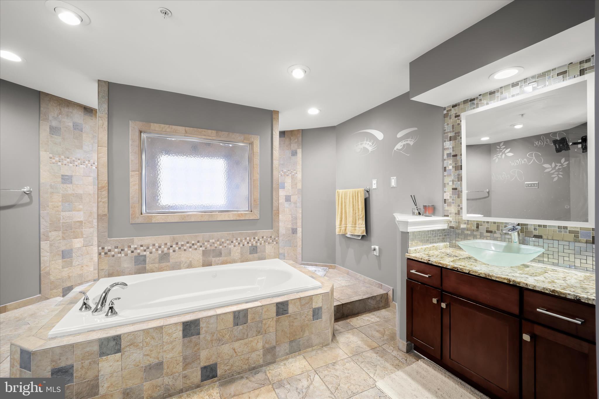 SAVANNAH VILLAGE - Residential