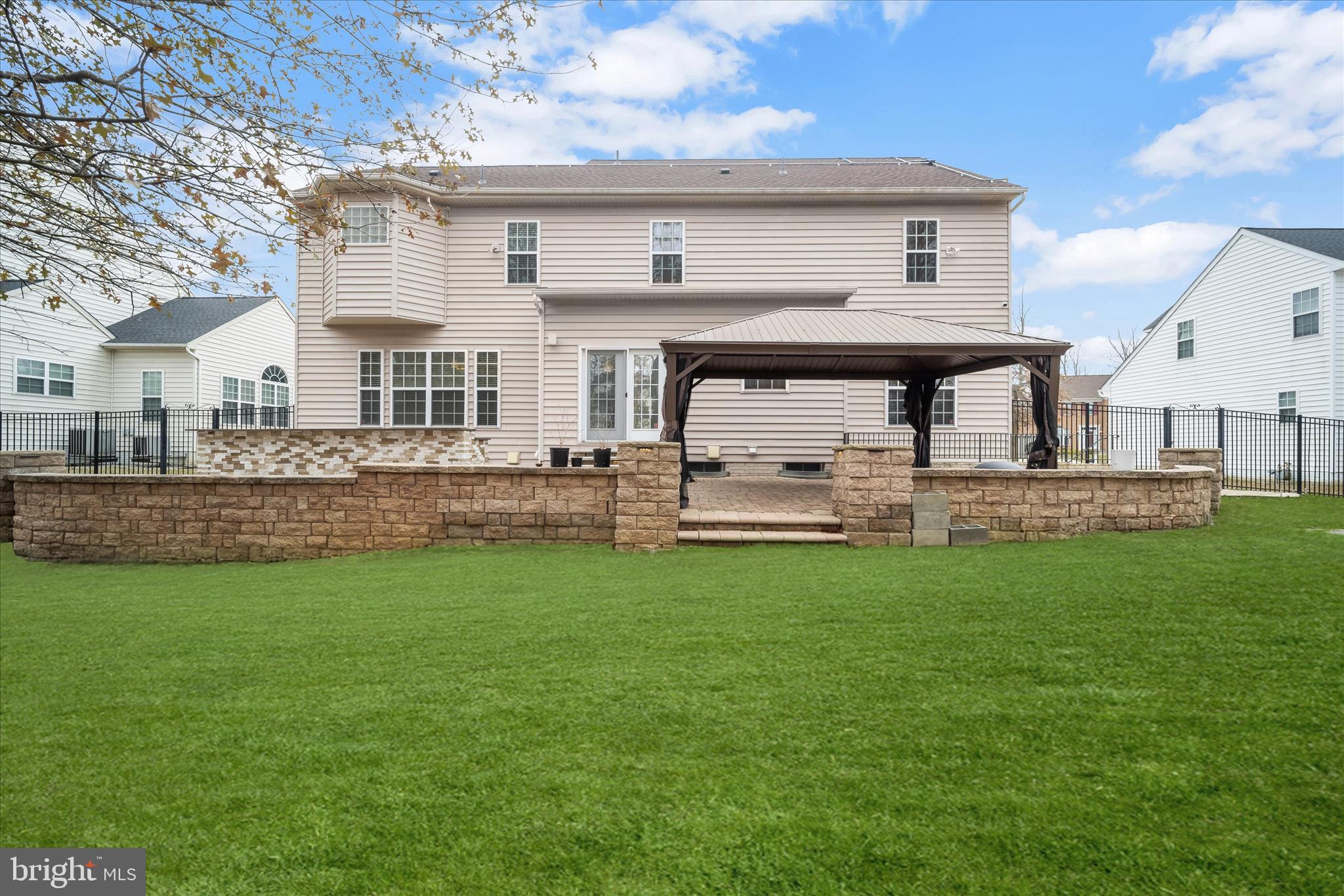 SAVANNAH VILLAGE - Residential