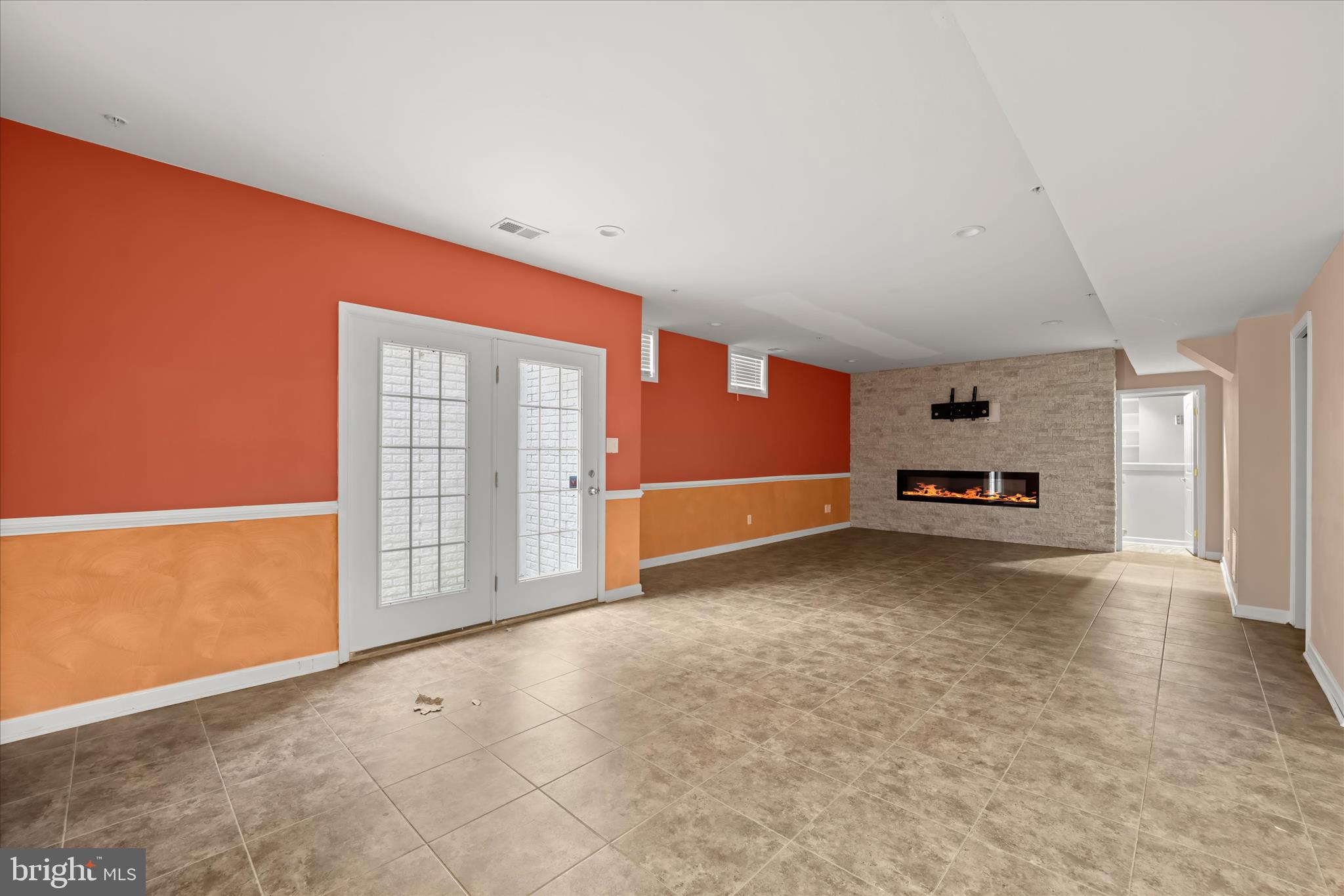 SAVANNAH VILLAGE - Residential