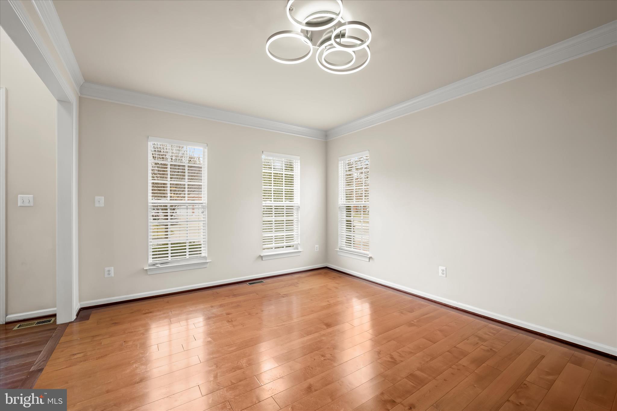 SAVANNAH VILLAGE - Residential