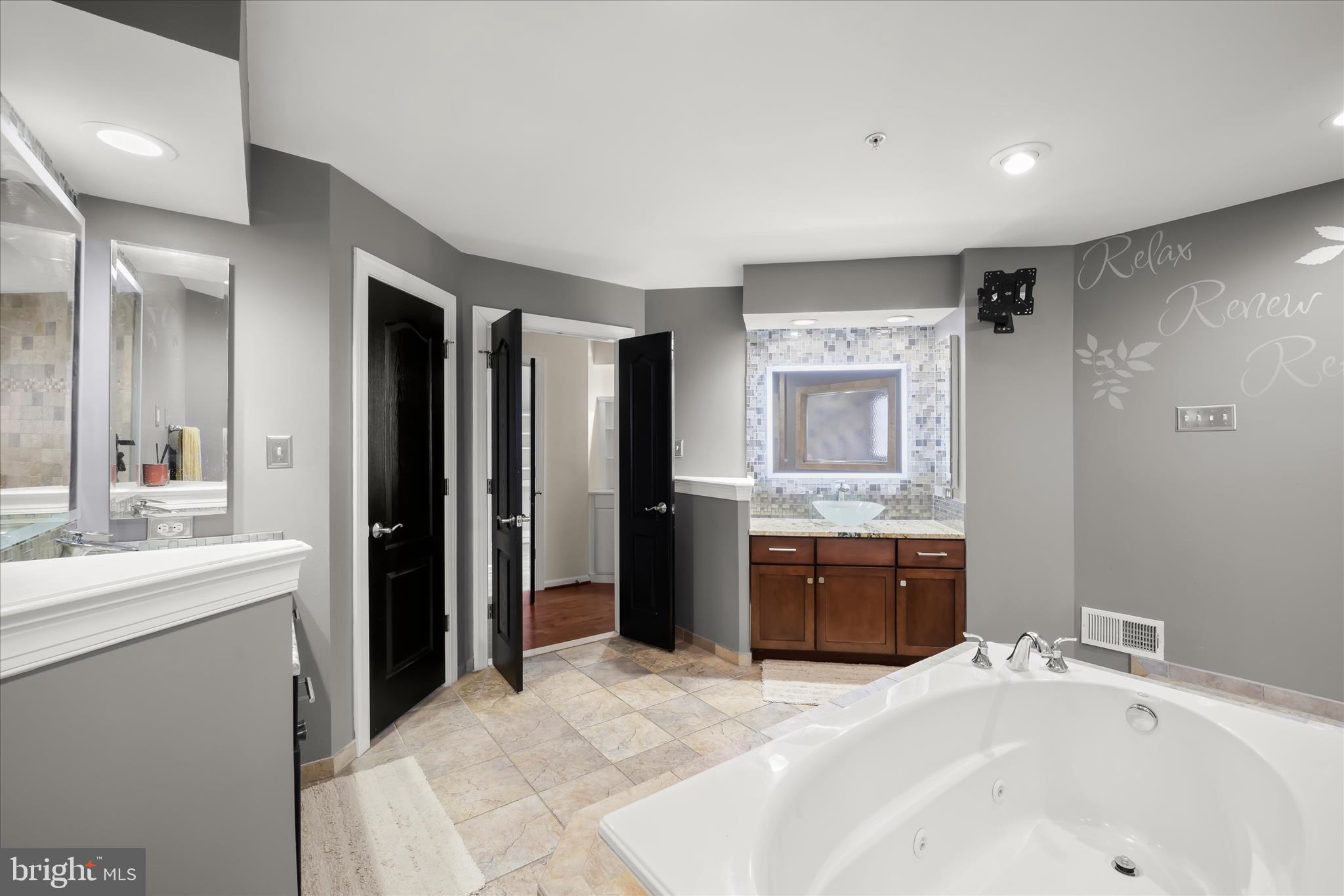 SAVANNAH VILLAGE - Residential