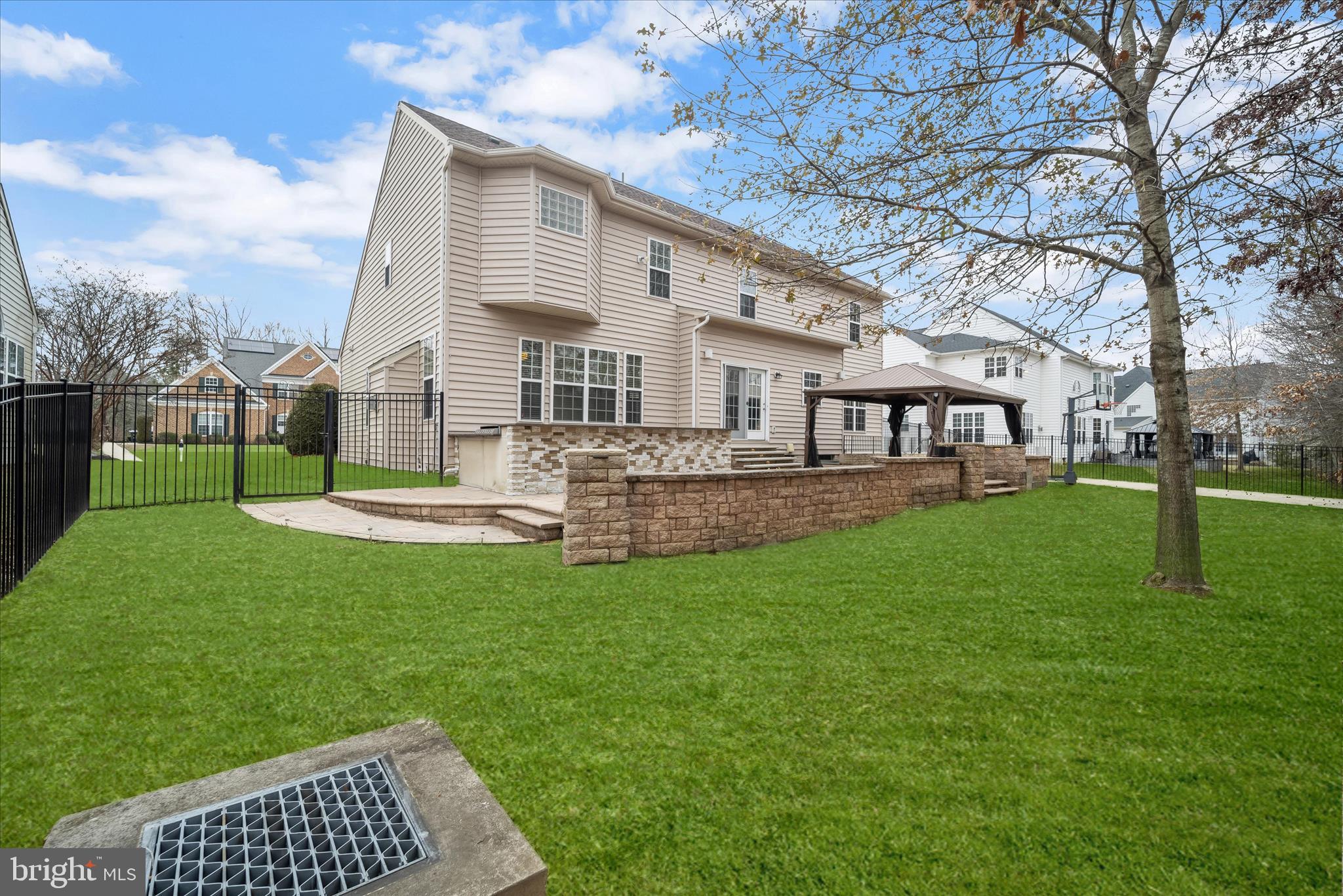 SAVANNAH VILLAGE - Residential