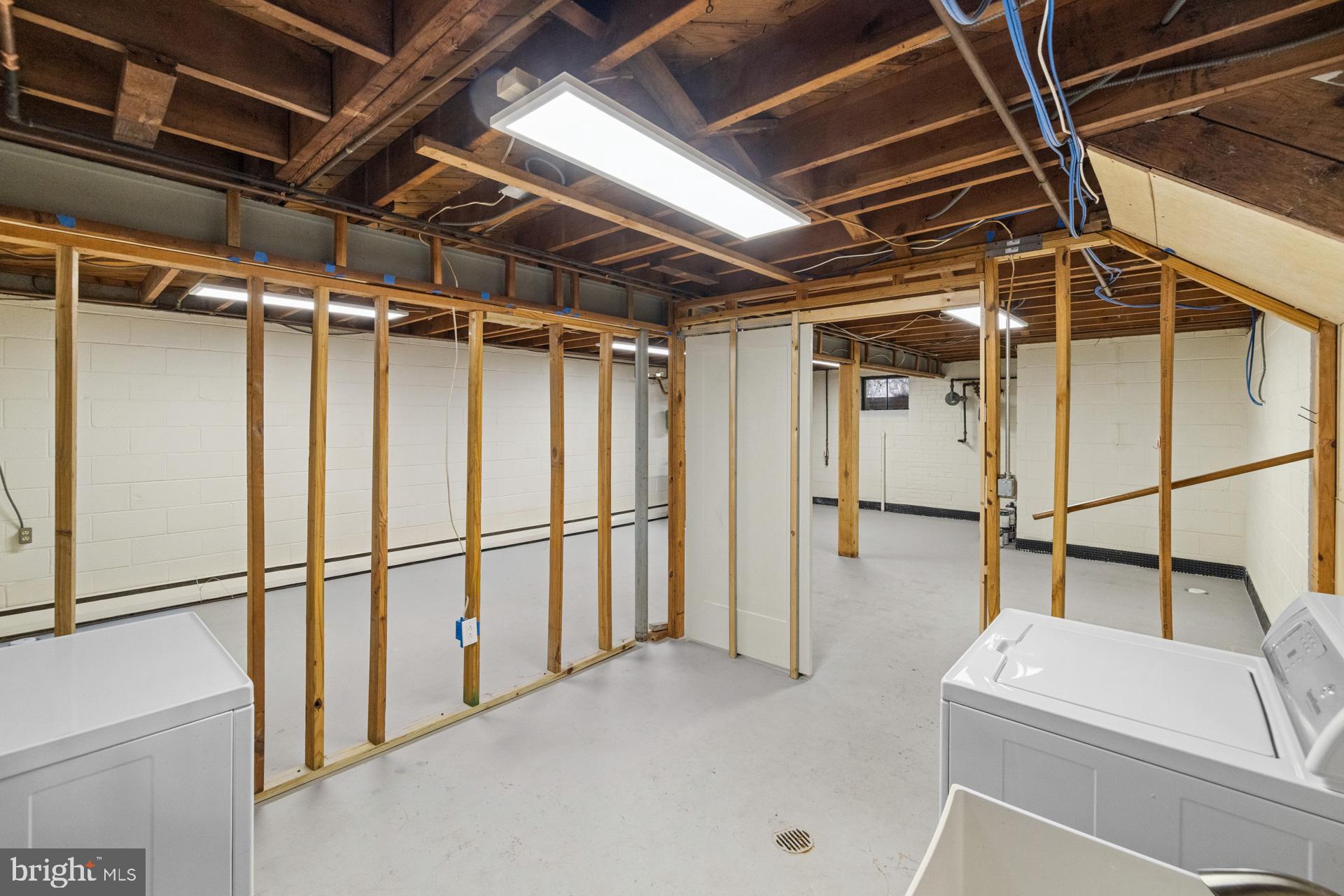 WINDHAM MANOR - Residential