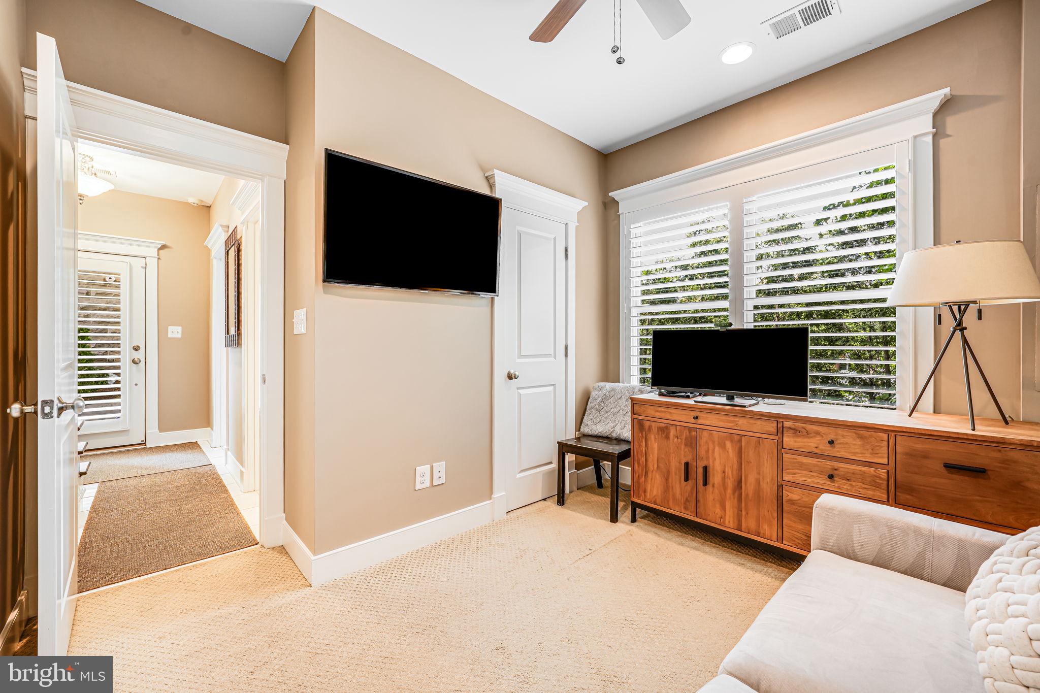 LYON VILLAGE - Residential