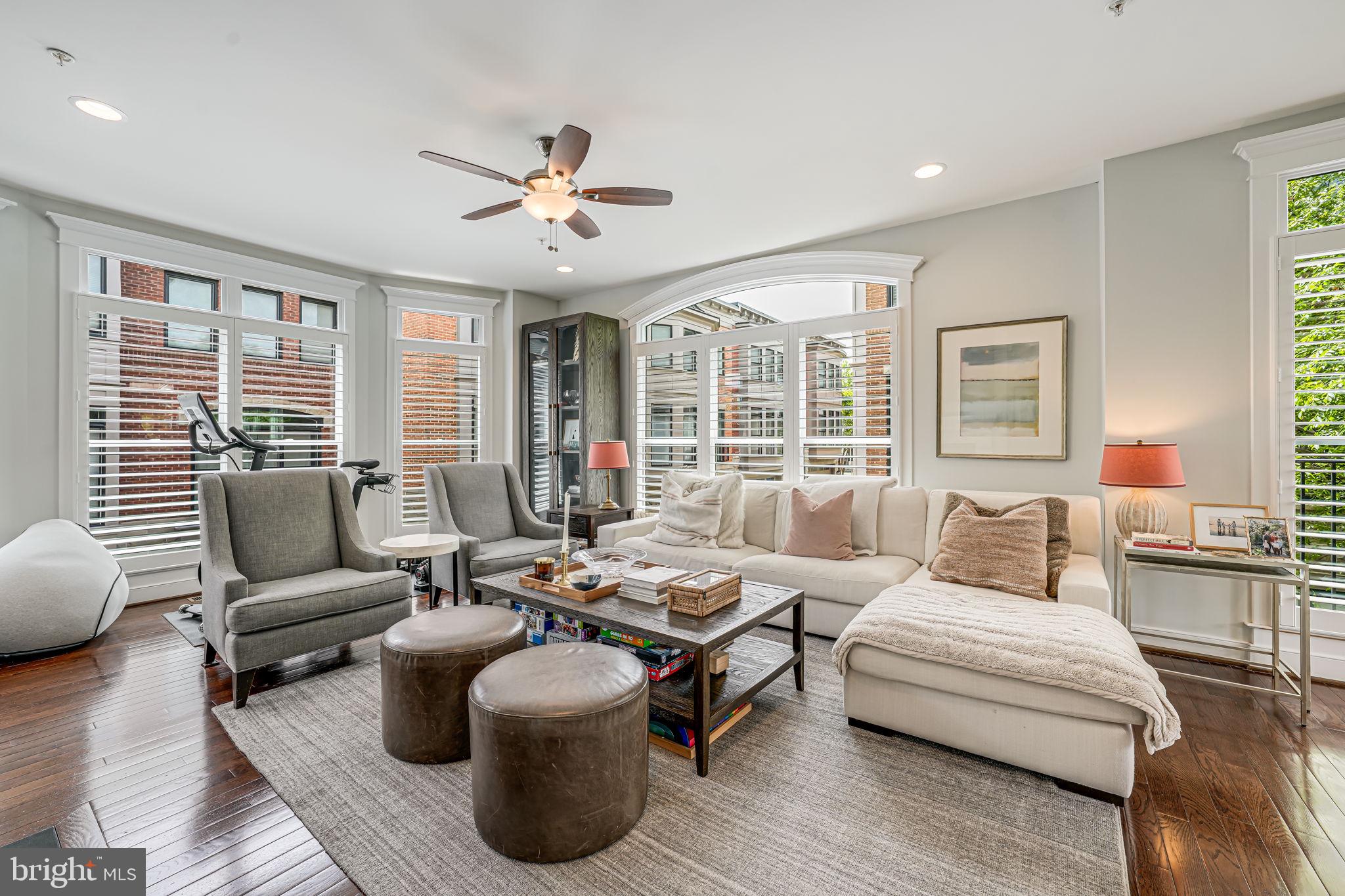 LYON VILLAGE - Residential