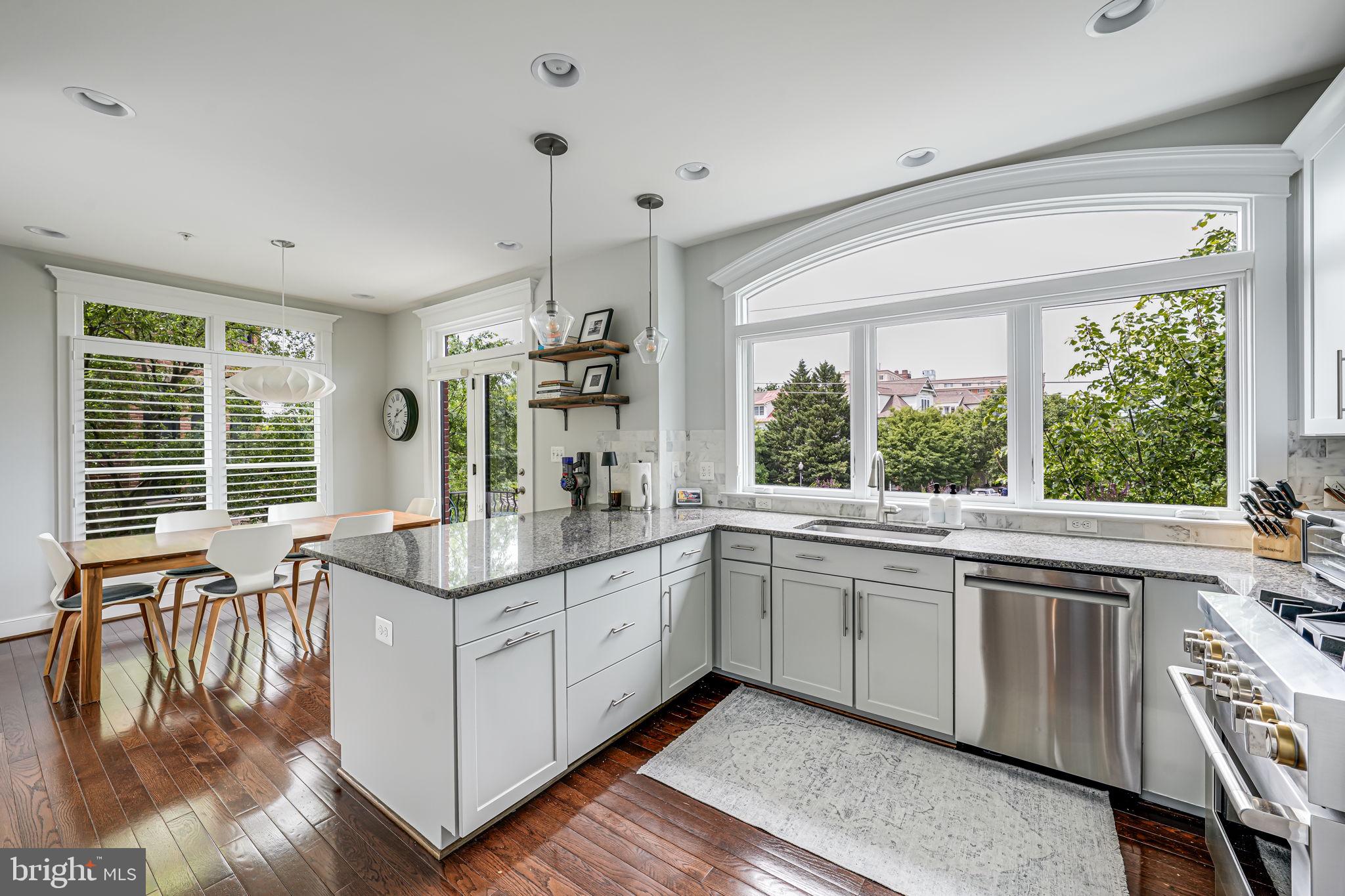 LYON VILLAGE - Residential