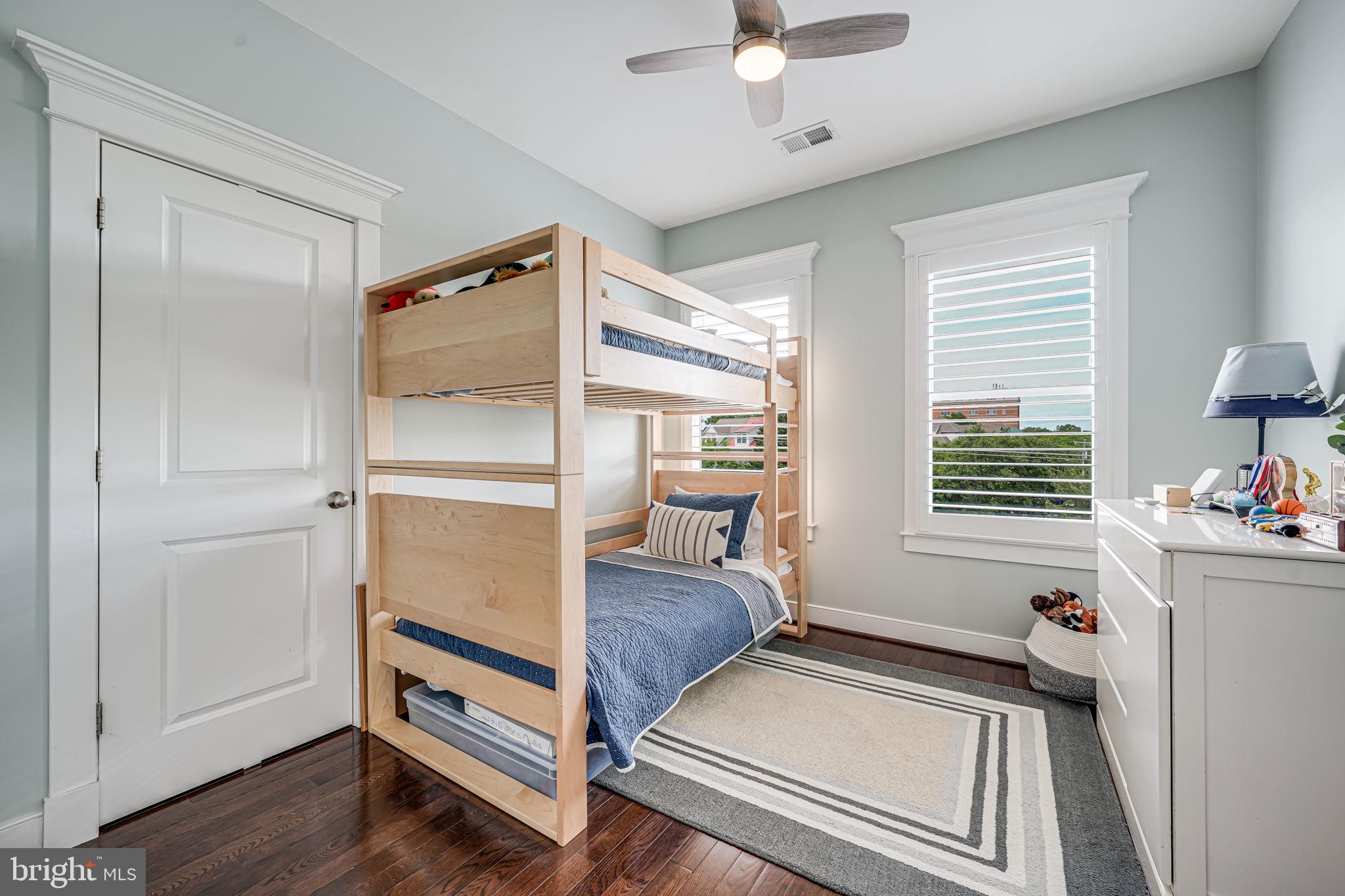 LYON VILLAGE - Residential