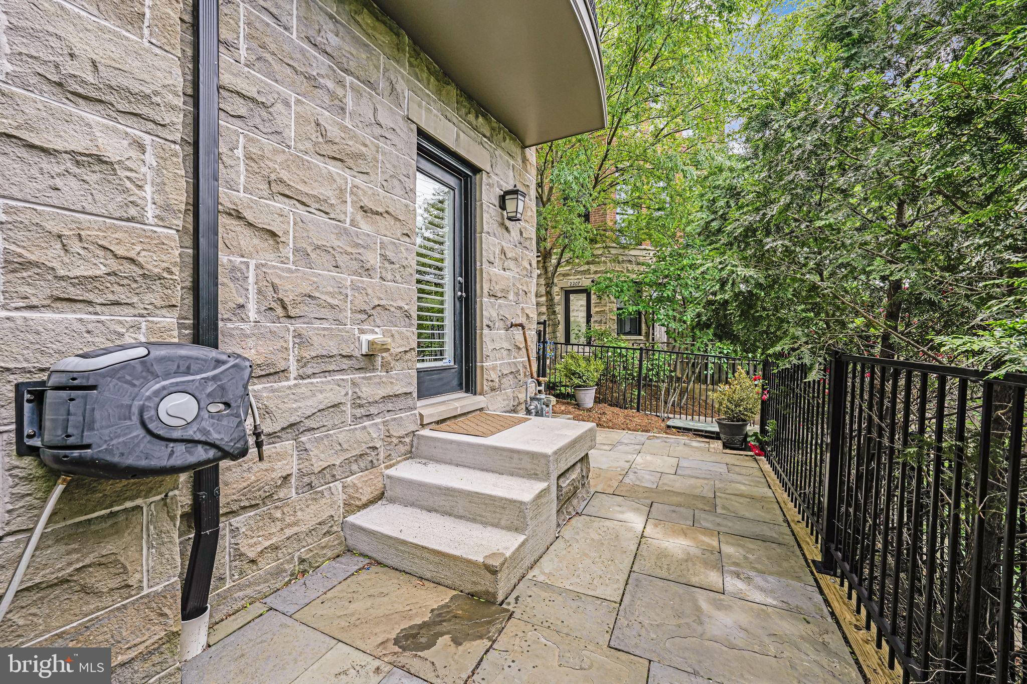 LYON VILLAGE - Residential