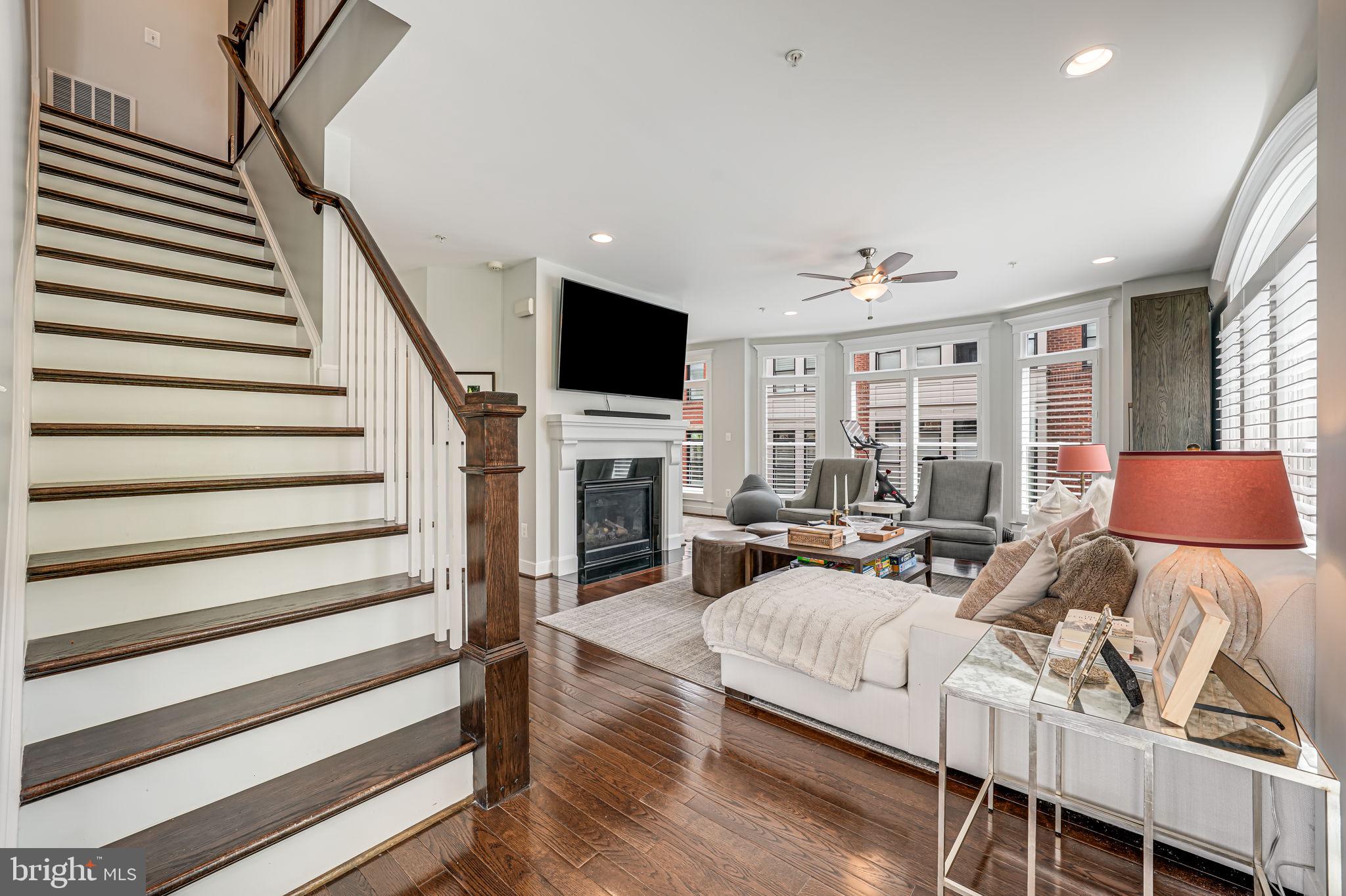 LYON VILLAGE - Residential