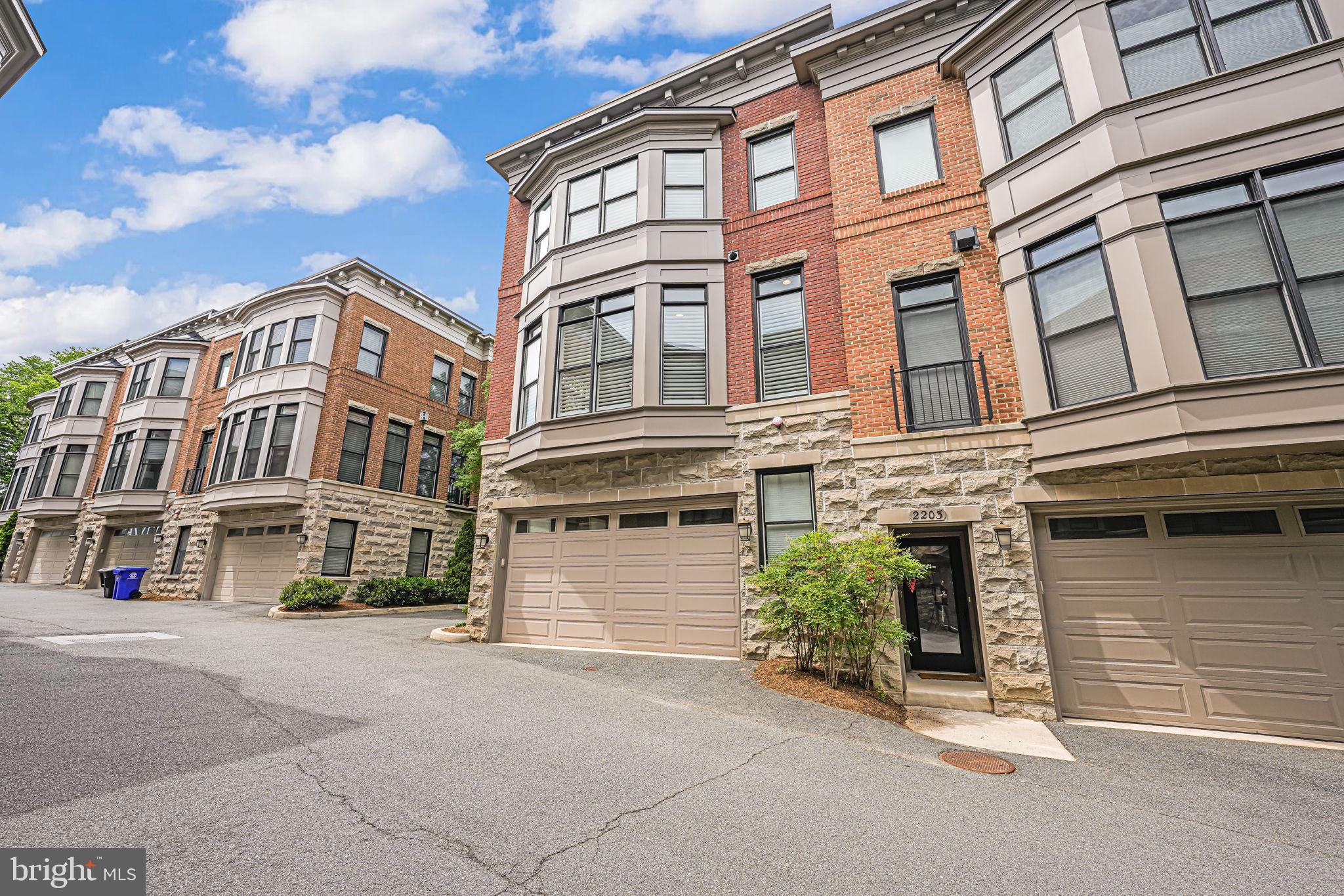 LYON VILLAGE - Residential