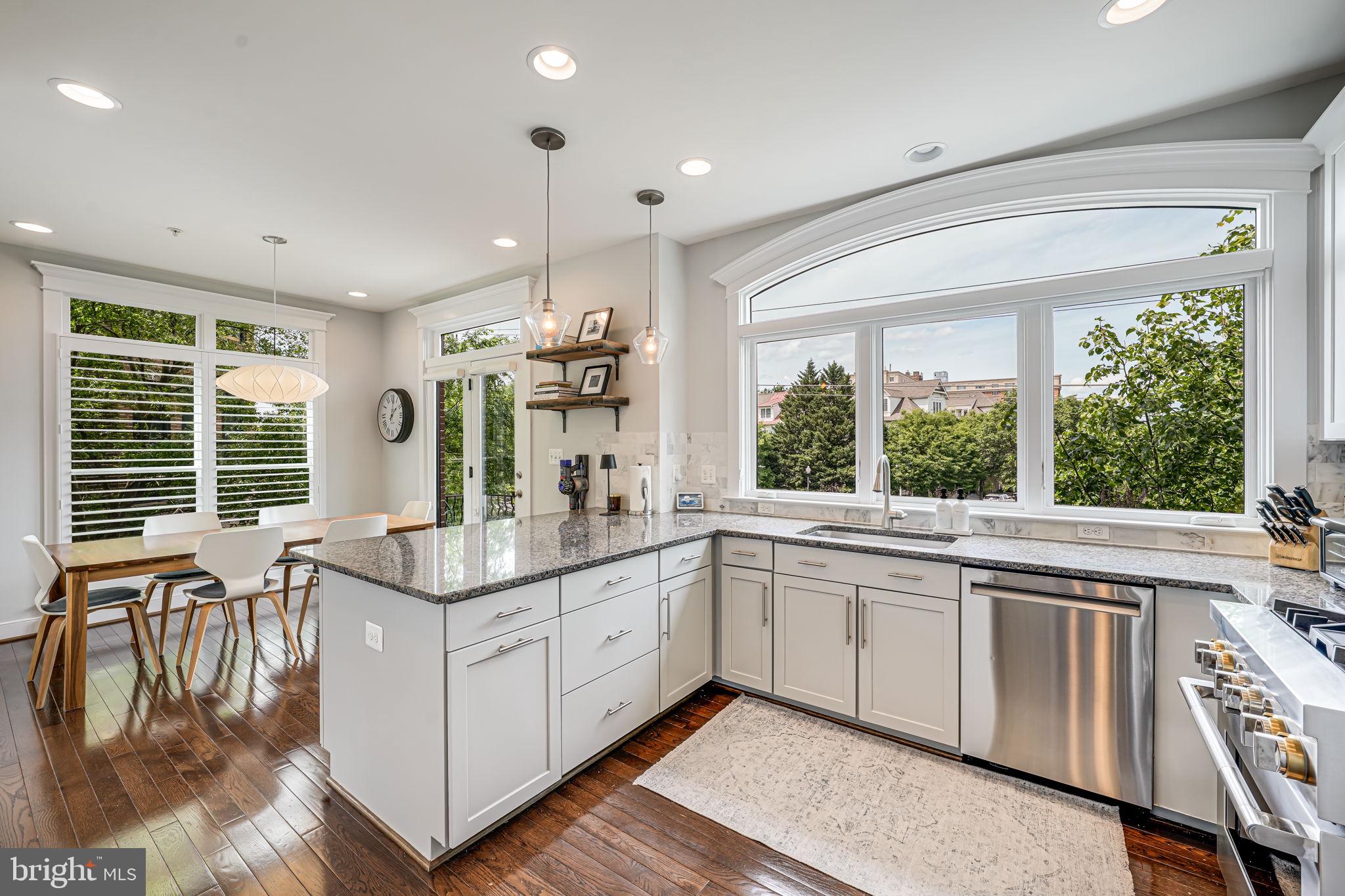 LYON VILLAGE - Residential