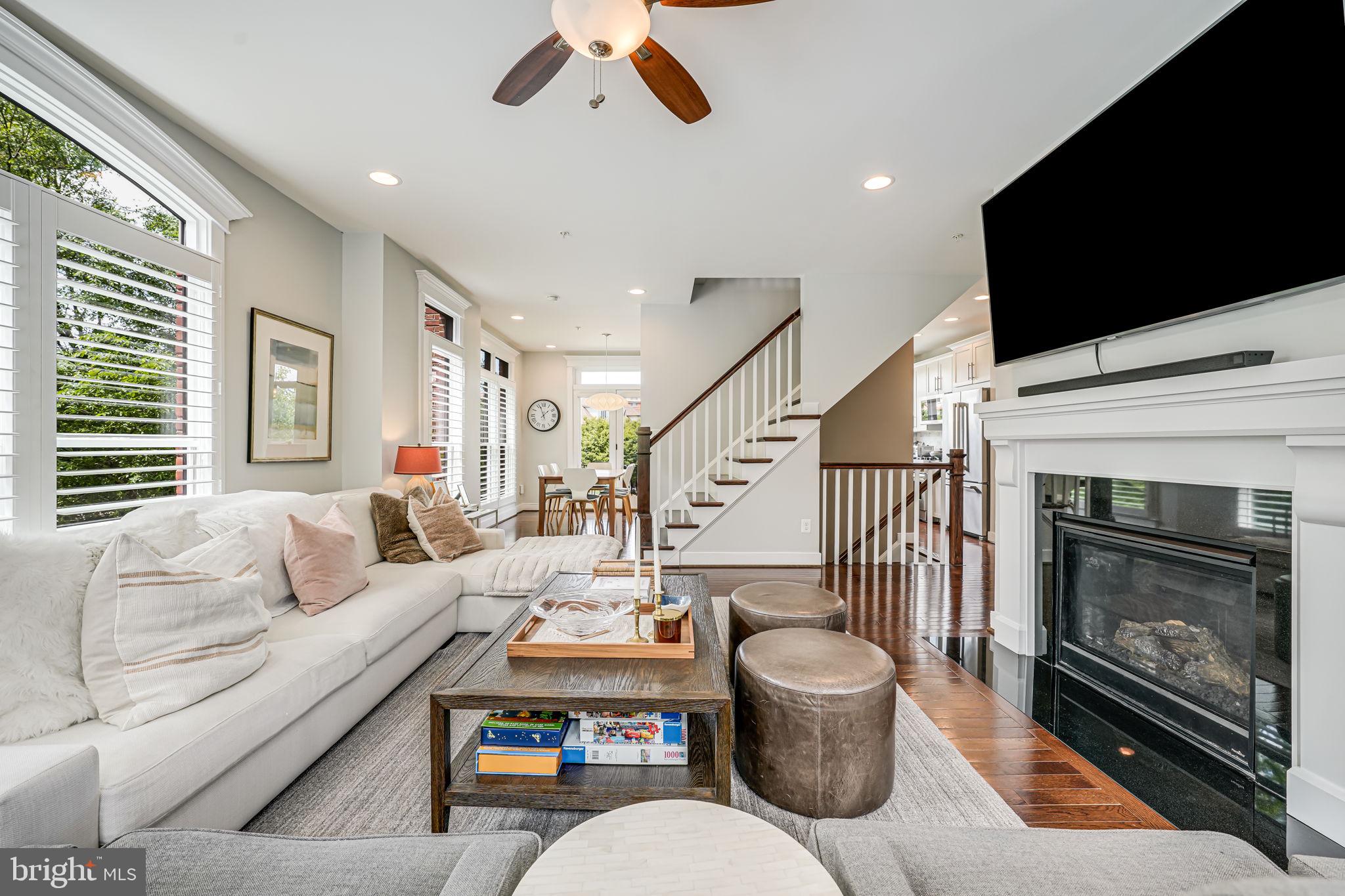 LYON VILLAGE - Residential