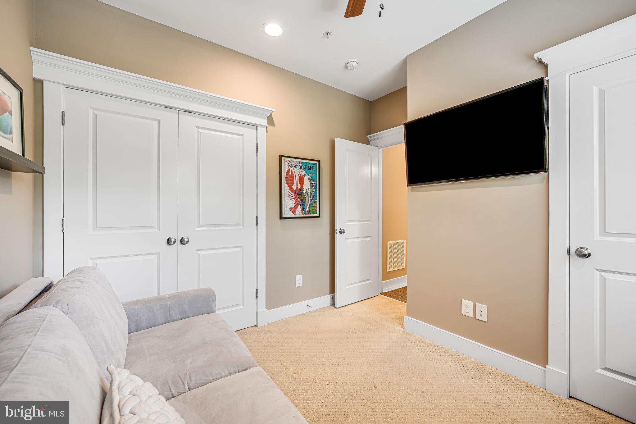 LYON VILLAGE - Residential