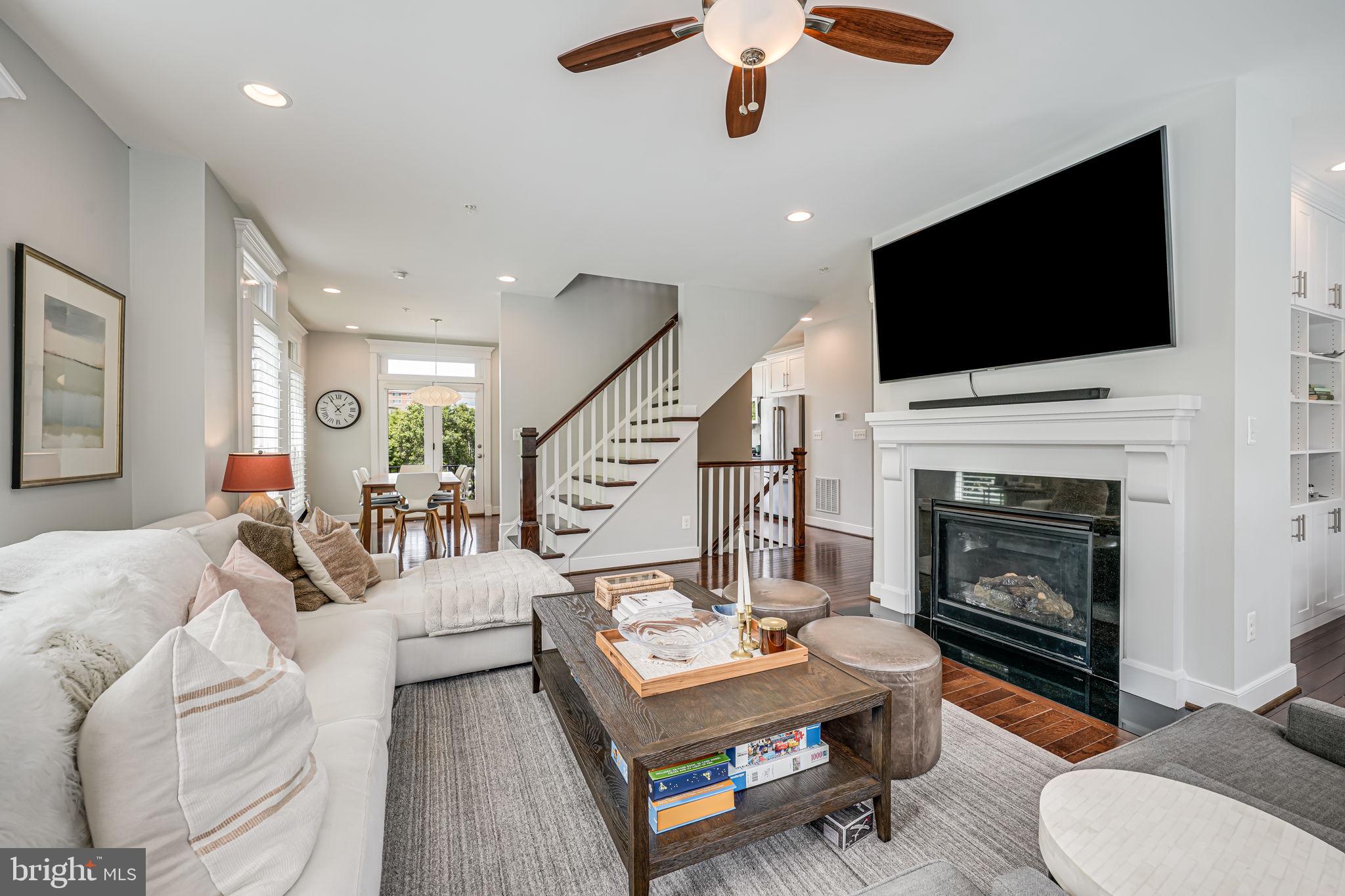 LYON VILLAGE - Residential