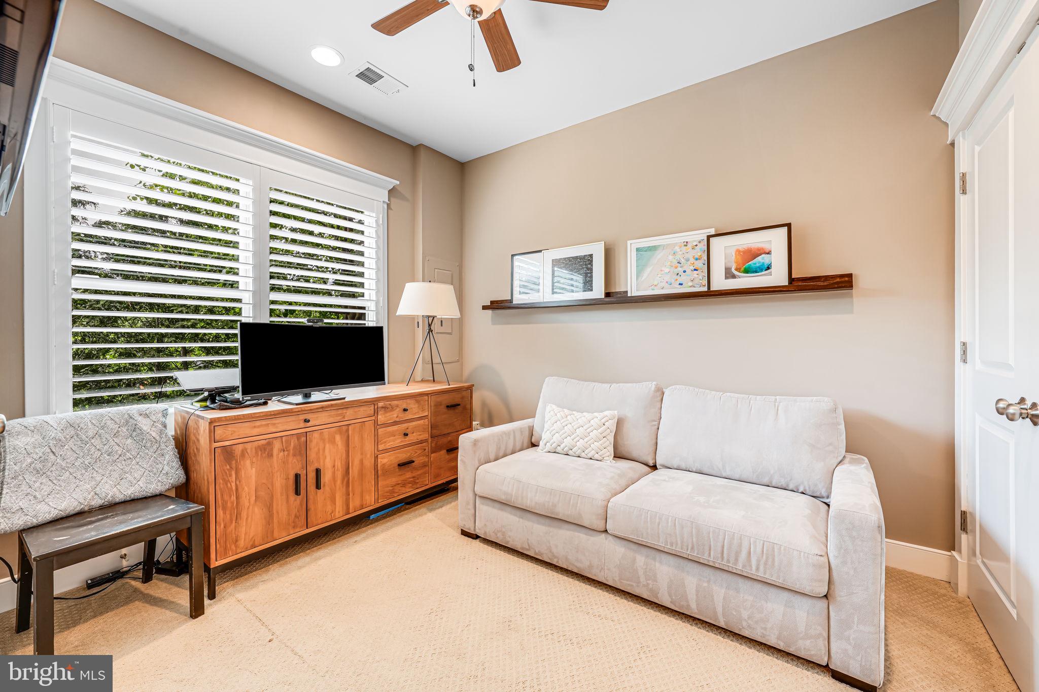 LYON VILLAGE - Residential