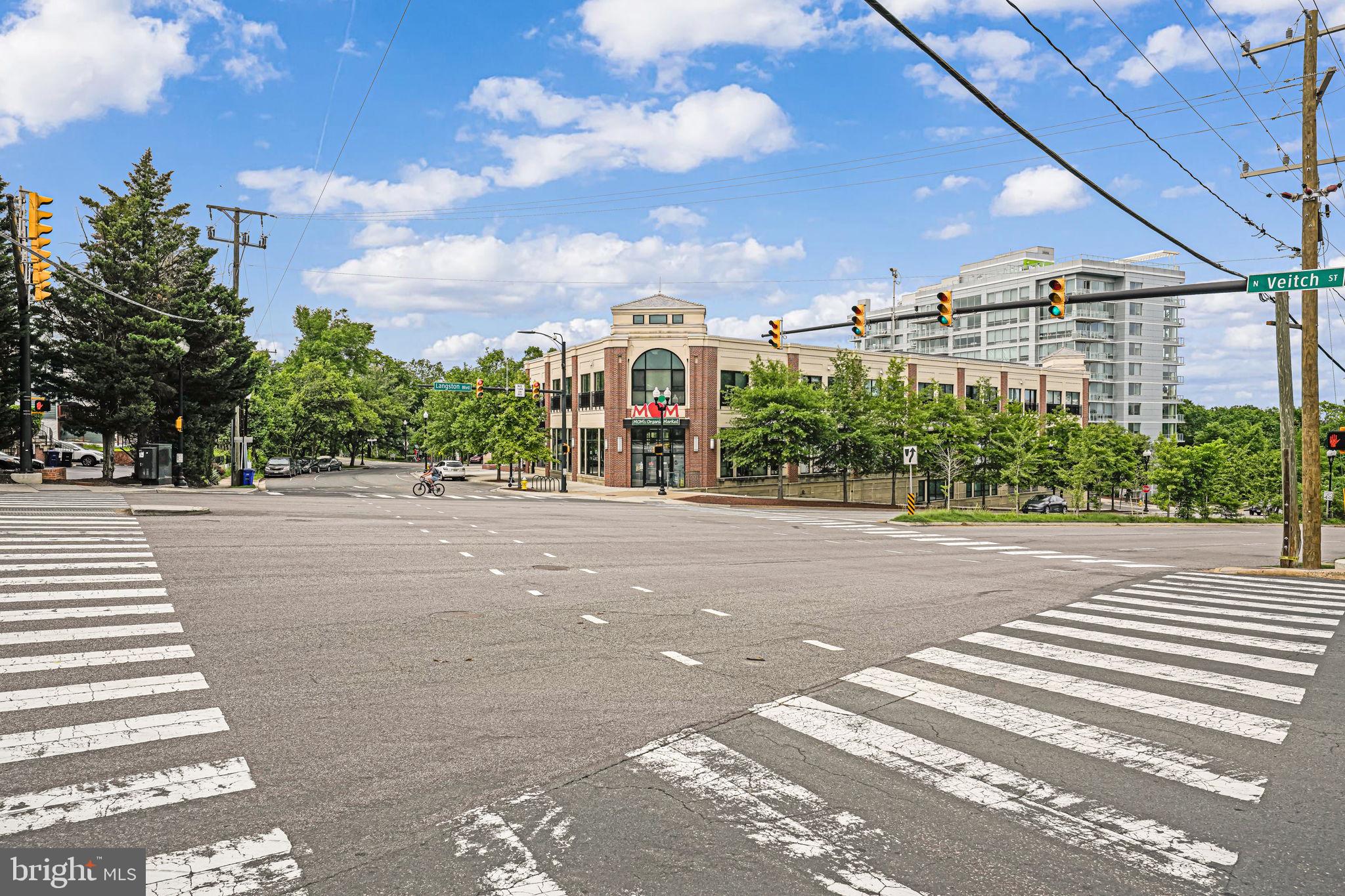 LYON VILLAGE - Residential