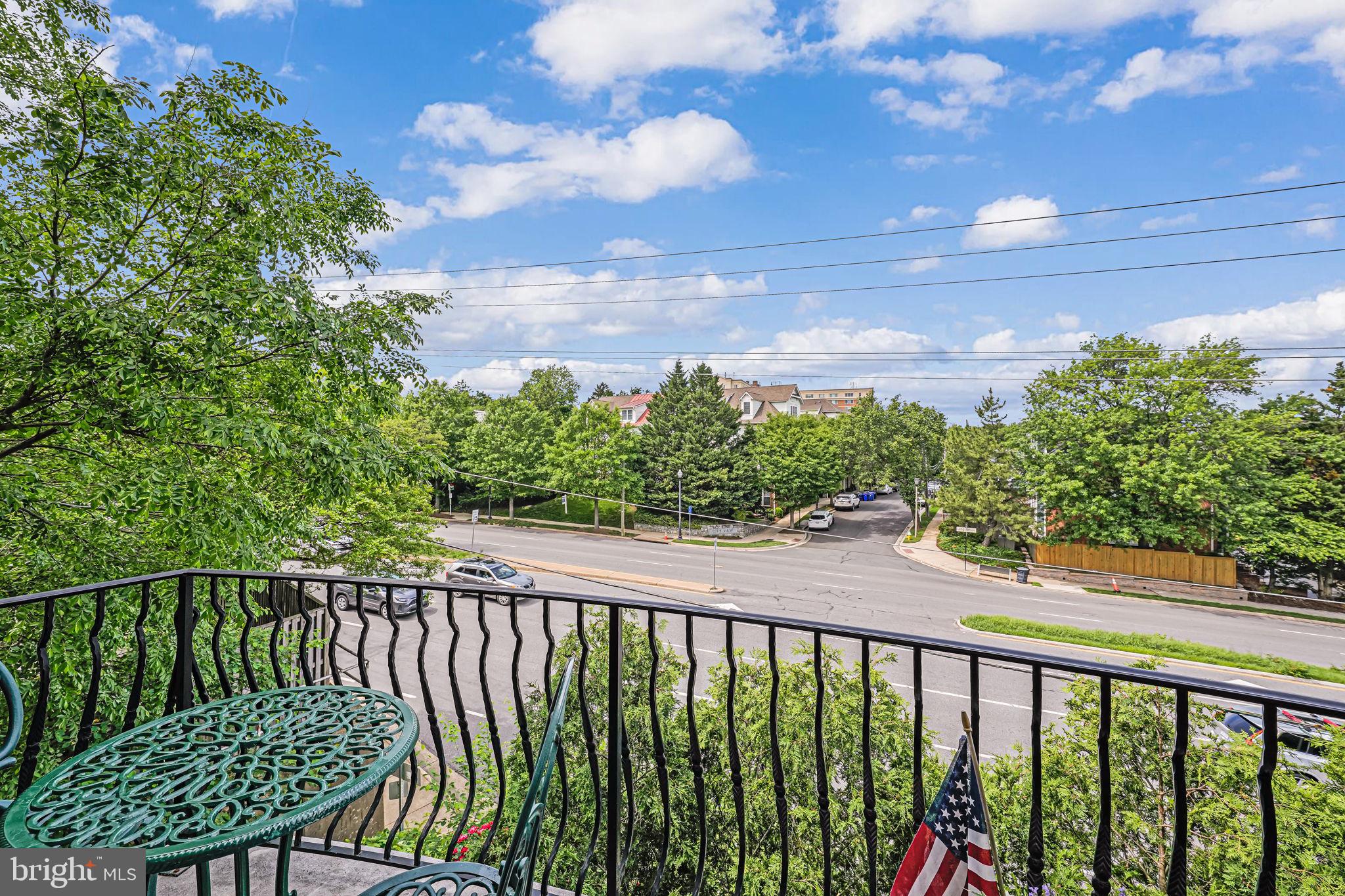 LYON VILLAGE - Residential