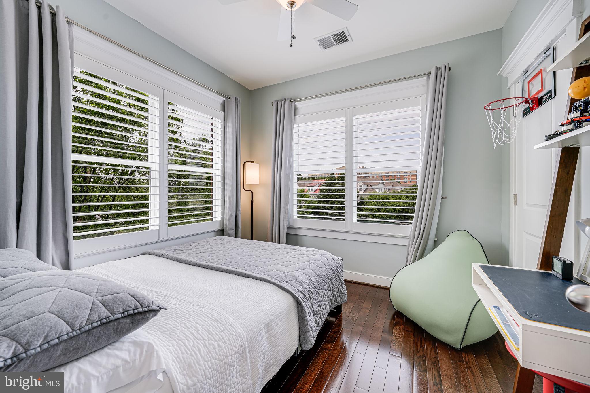 LYON VILLAGE - Residential