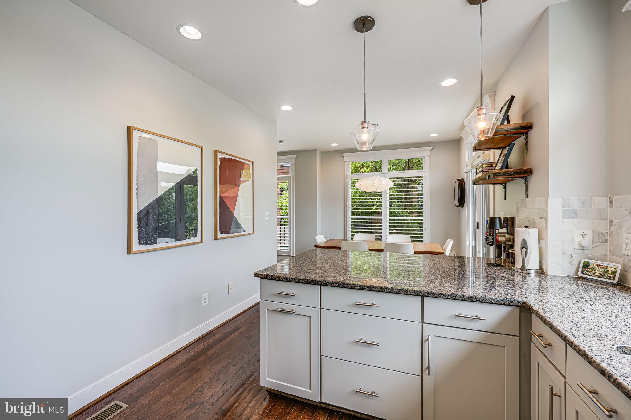 LYON VILLAGE - Residential