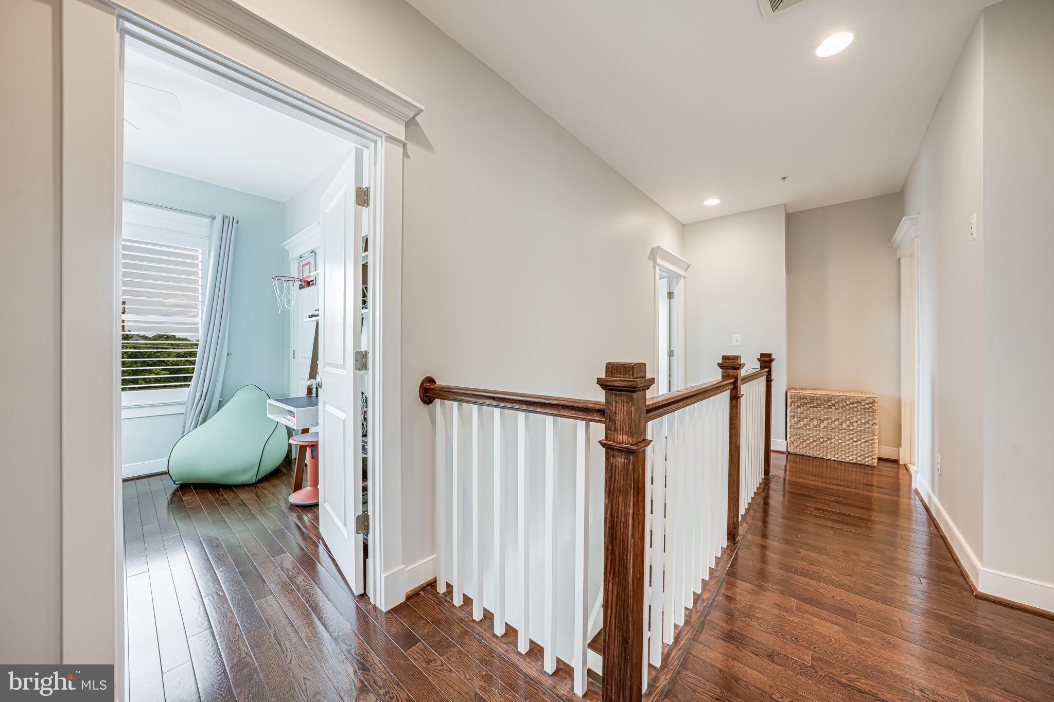 LYON VILLAGE - Residential