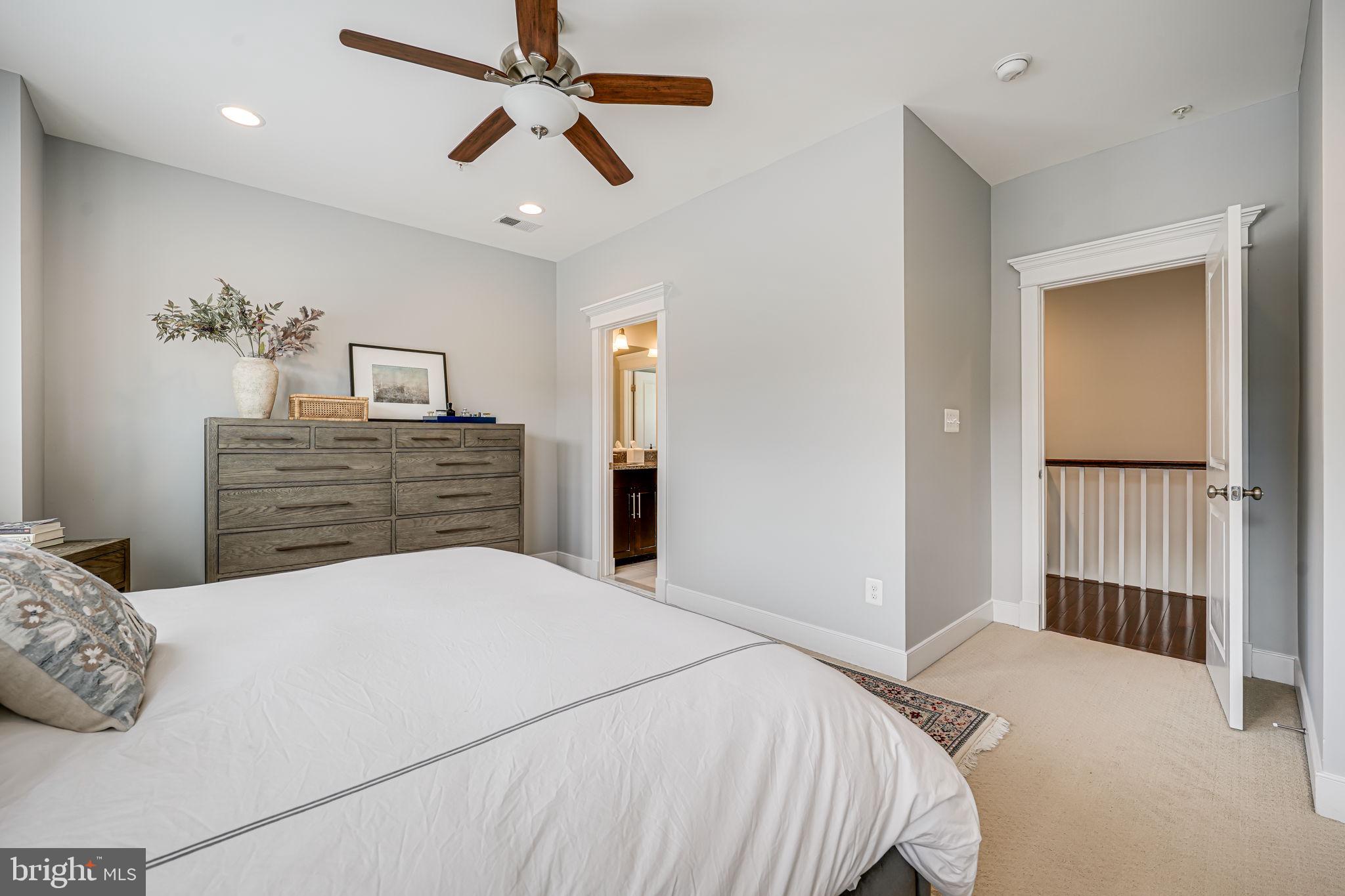 LYON VILLAGE - Residential