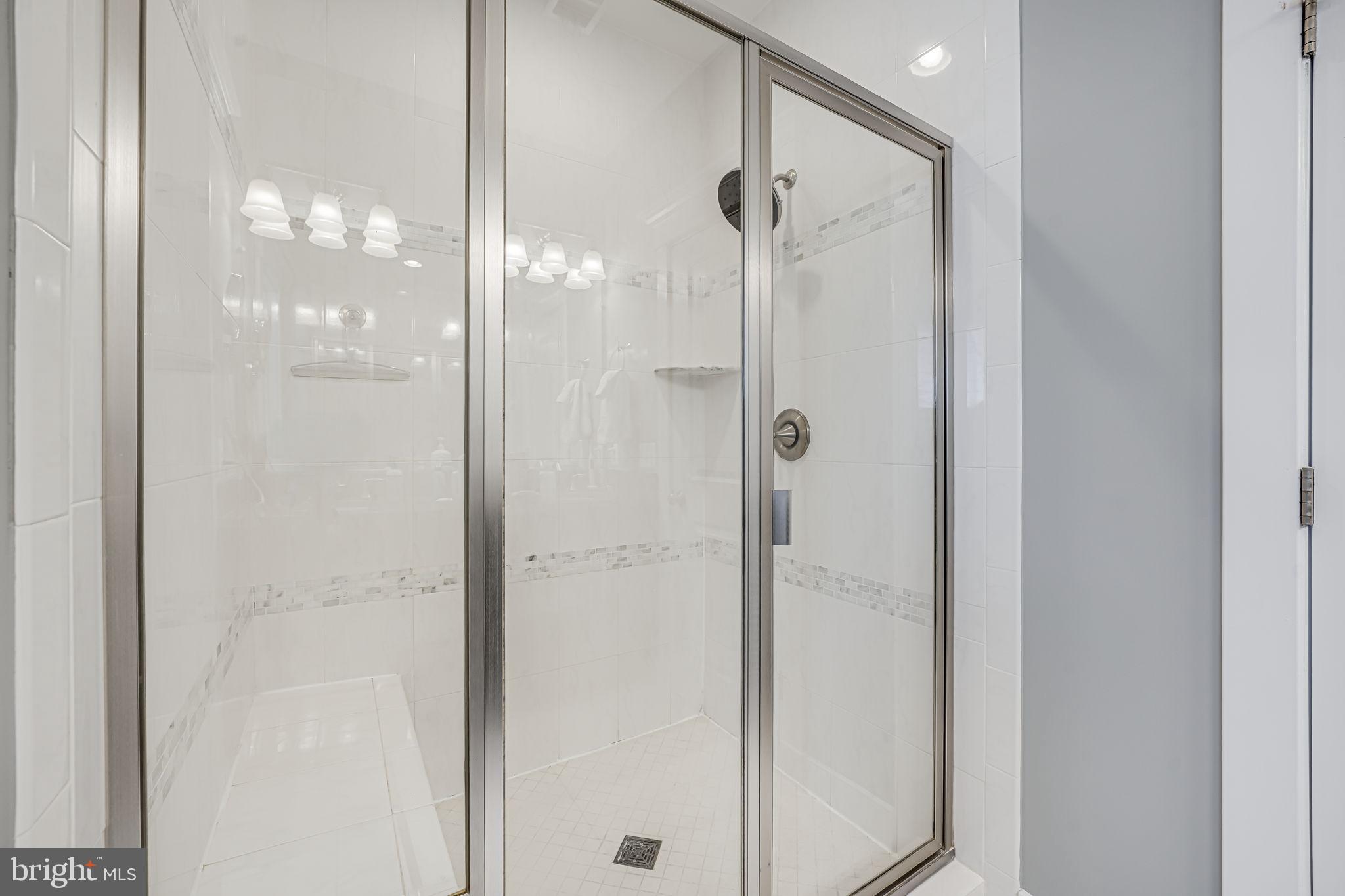 LYON VILLAGE - Residential