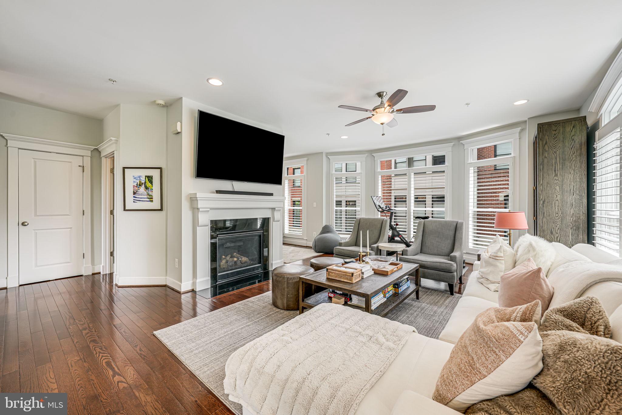 LYON VILLAGE - Residential