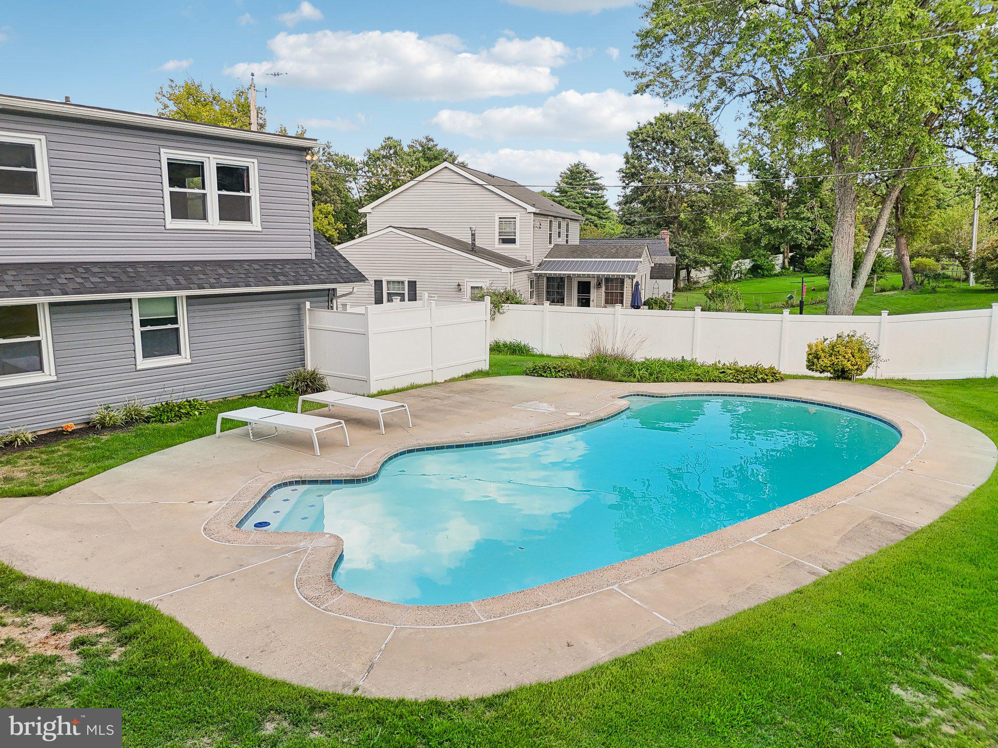 SOMERSET AT BELAIR - Residential