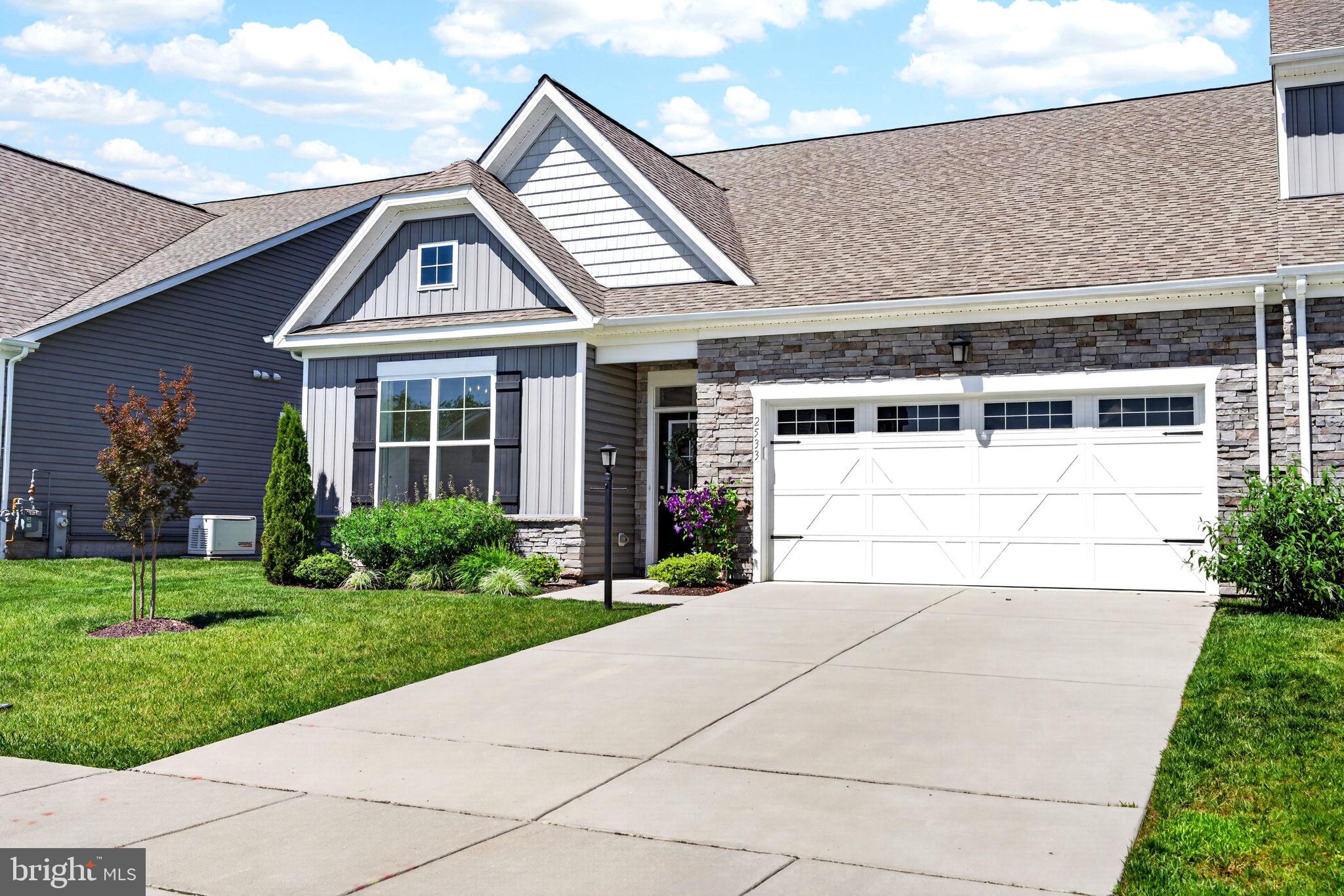 2533 MONARCH WAY
