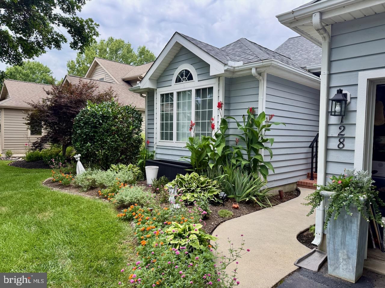 128 LAKESIDE DRIVE