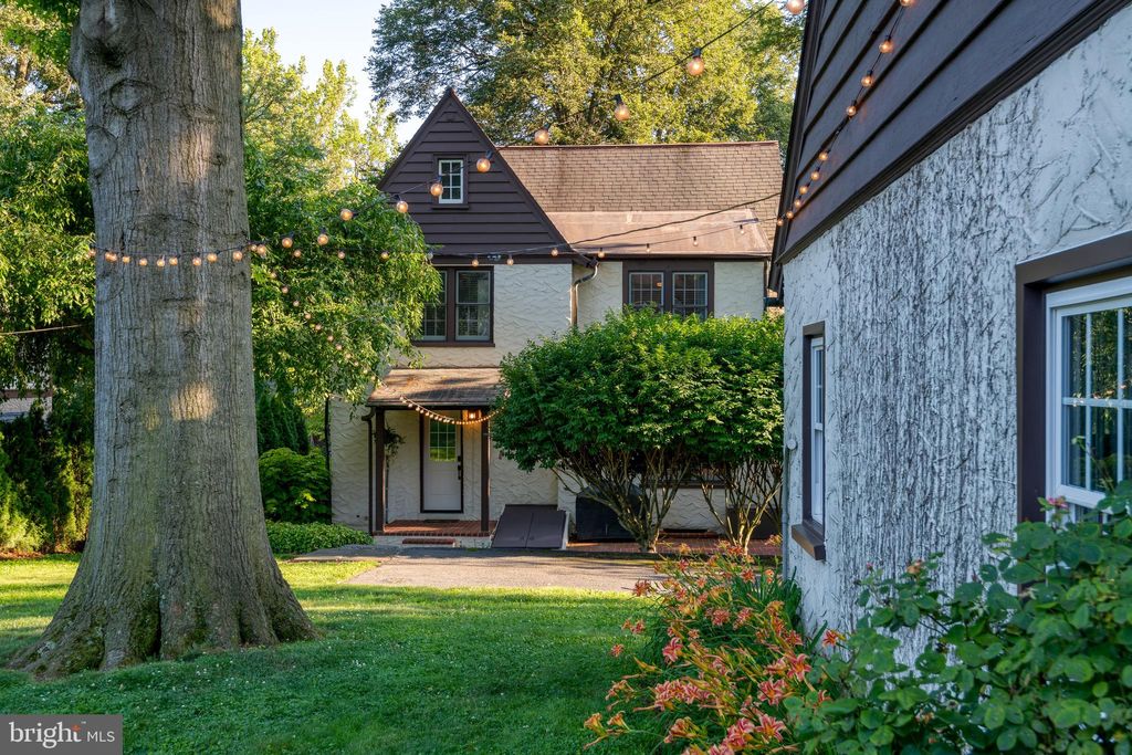 Photo of 1285 HILLSIDE DR, LANCASTER, PA 17603 (MLS # PALA2037138)