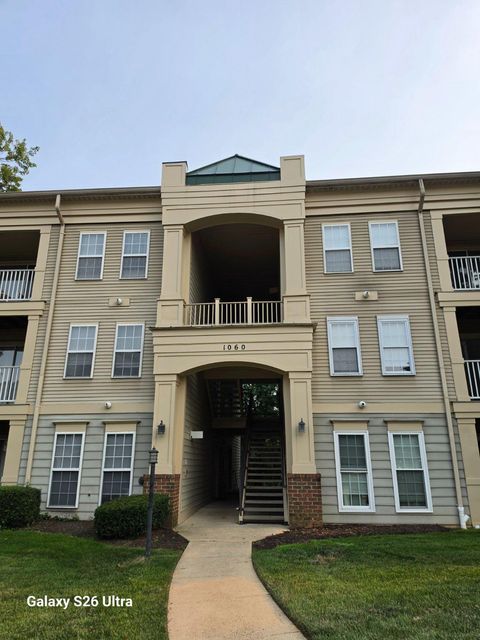 Condo For Sale - 1060 Gardenview Loop #203<br/> WOODBRIDGE, VA 22191