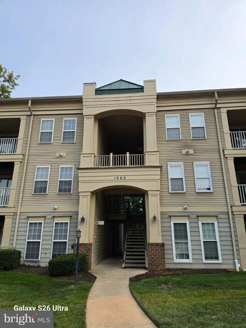 Photo of 1060 Gardenview Loop, WOODBRIDGE, VA 22191 (MLS # VAPW2126104)