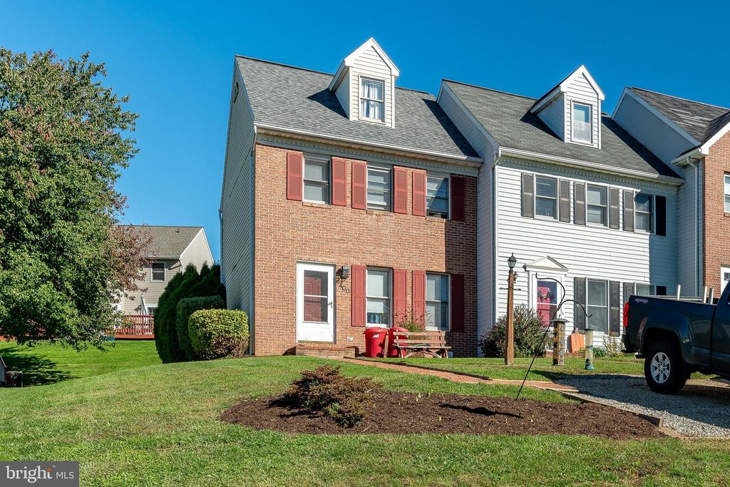 Photo of 400 Cardinal Road, Lititz, PA 17543 (MLS # PALA2042338)