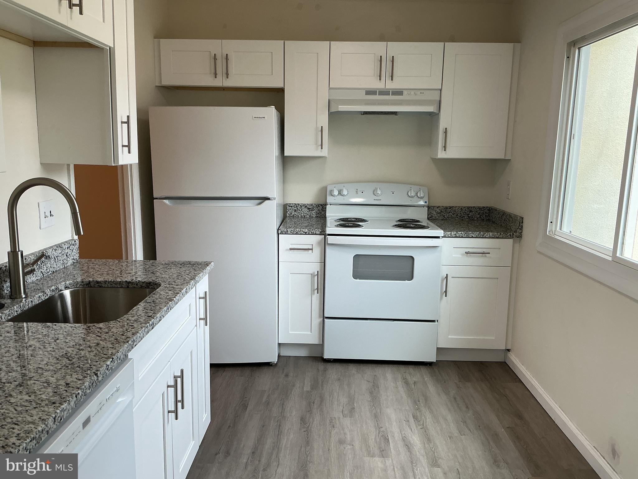 18 WAYSIDE COURT