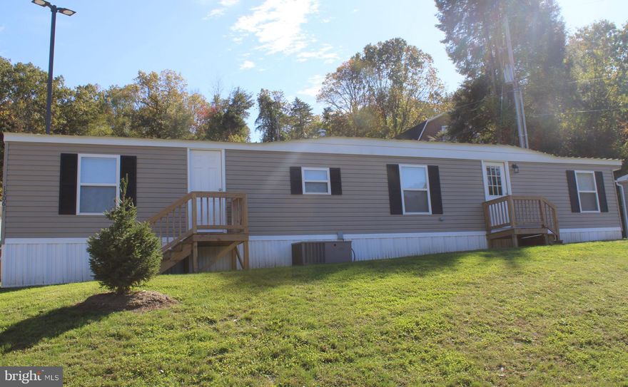Two bedroom, one bathroom mobile home.
Note: Applicant must fill out an application and be approved PRIOR to viewing the property. The online application can be found on our website. You can apply for this property under the property description.