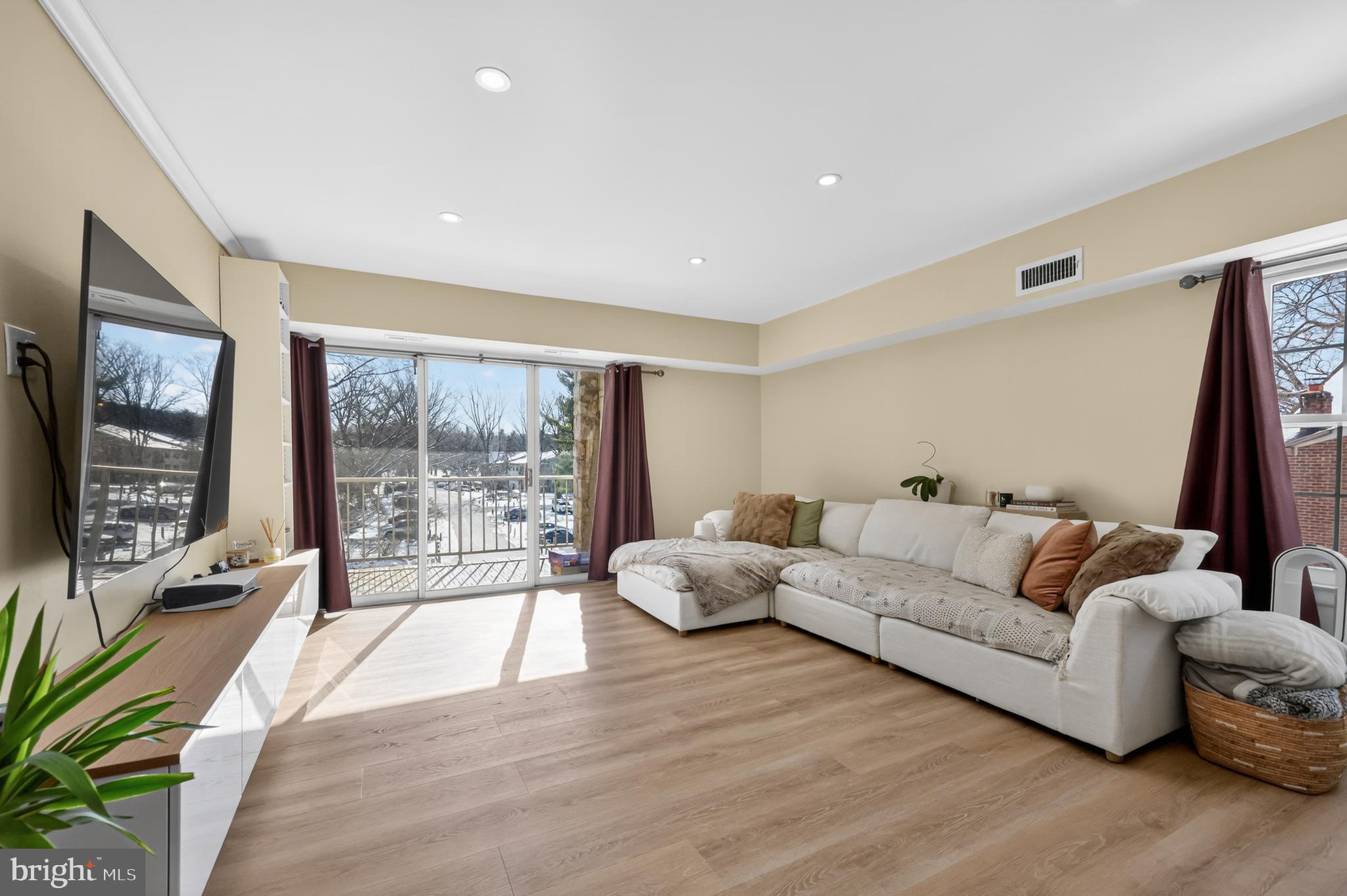 GLENHARDIE CONDOS - Residential