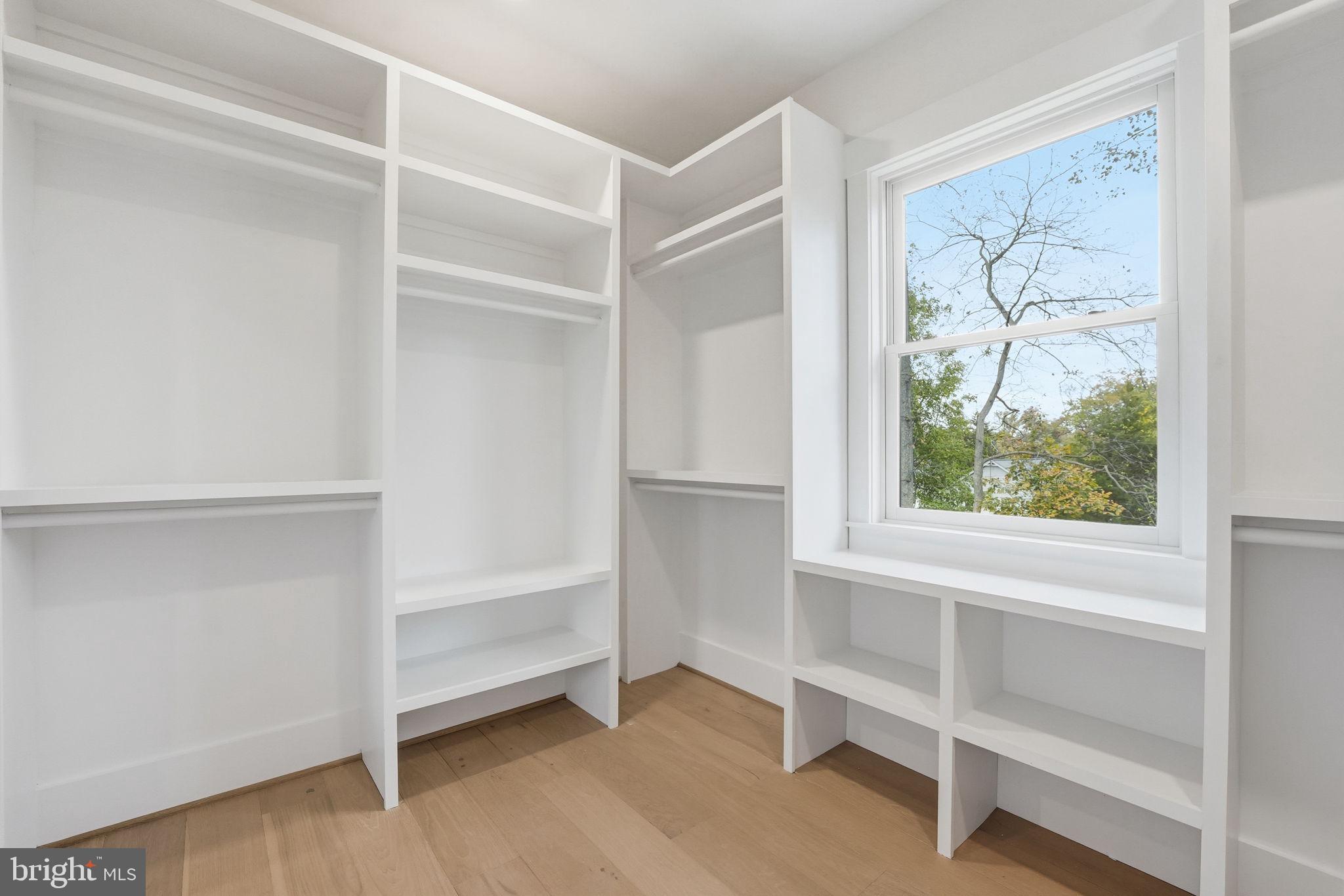 FALLS CHURCH - Residential