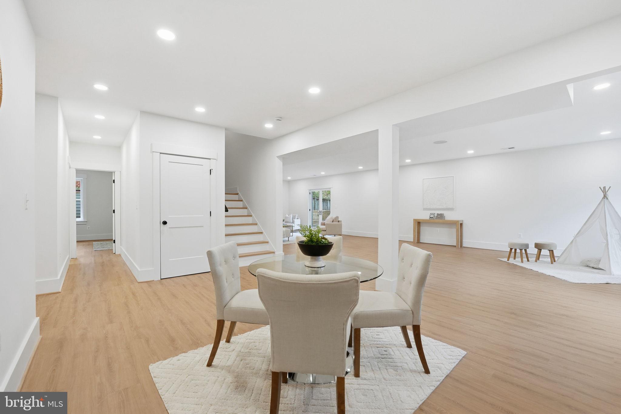 FALLS CHURCH - Residential