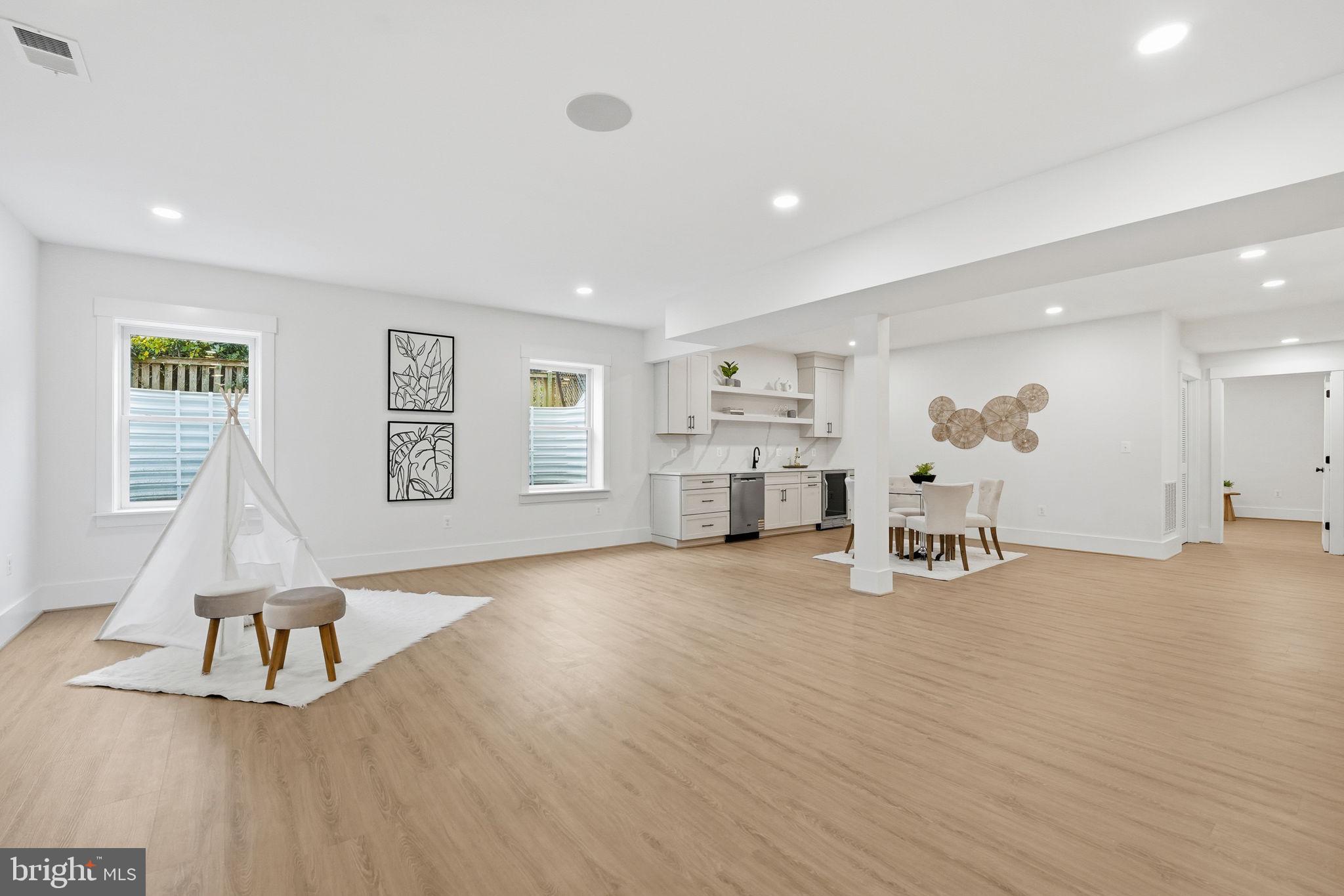 FALLS CHURCH - Residential