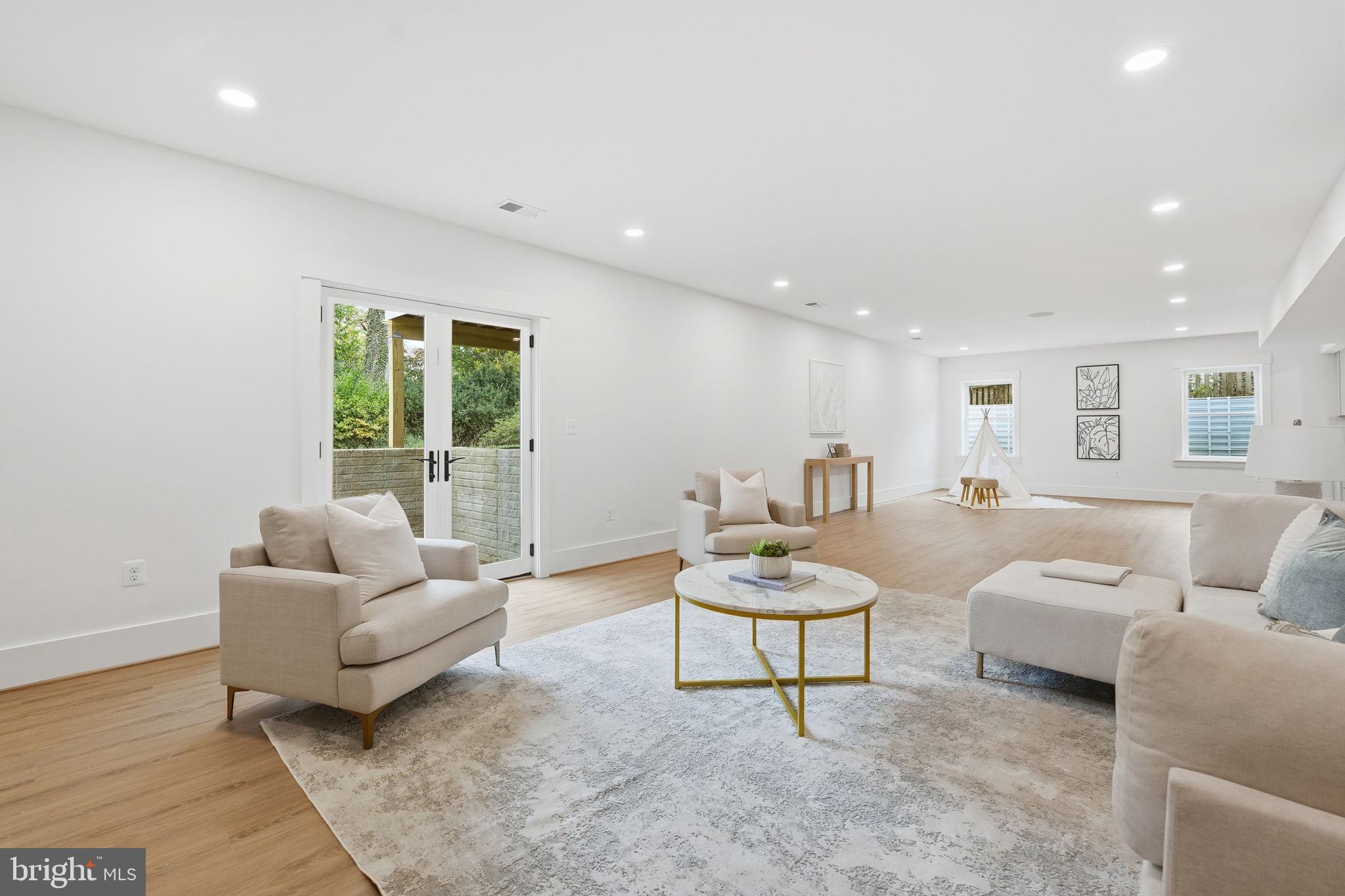 FALLS CHURCH - Residential