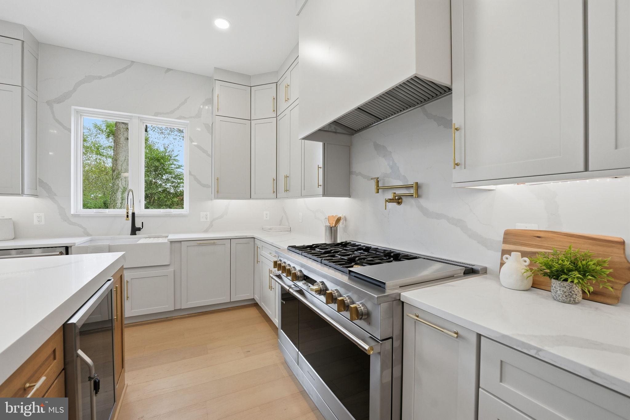 FALLS CHURCH - Residential