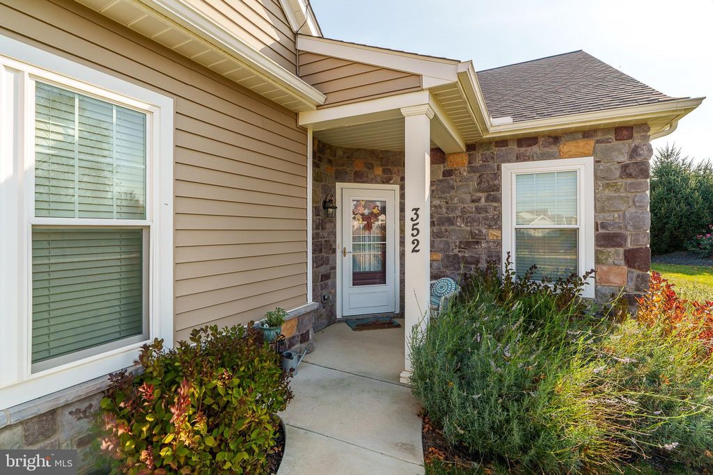 Photo of 352 Meadow Rose Drive, LITITZ, PA 17543 (MLS # PALA2060578)