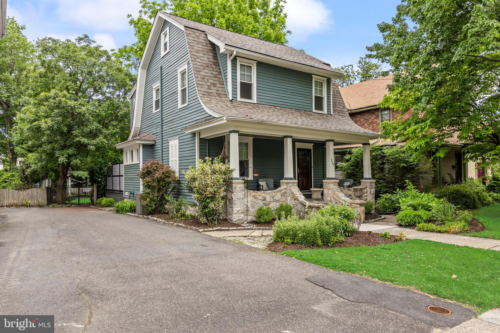 118 LESLIE AVENUE
