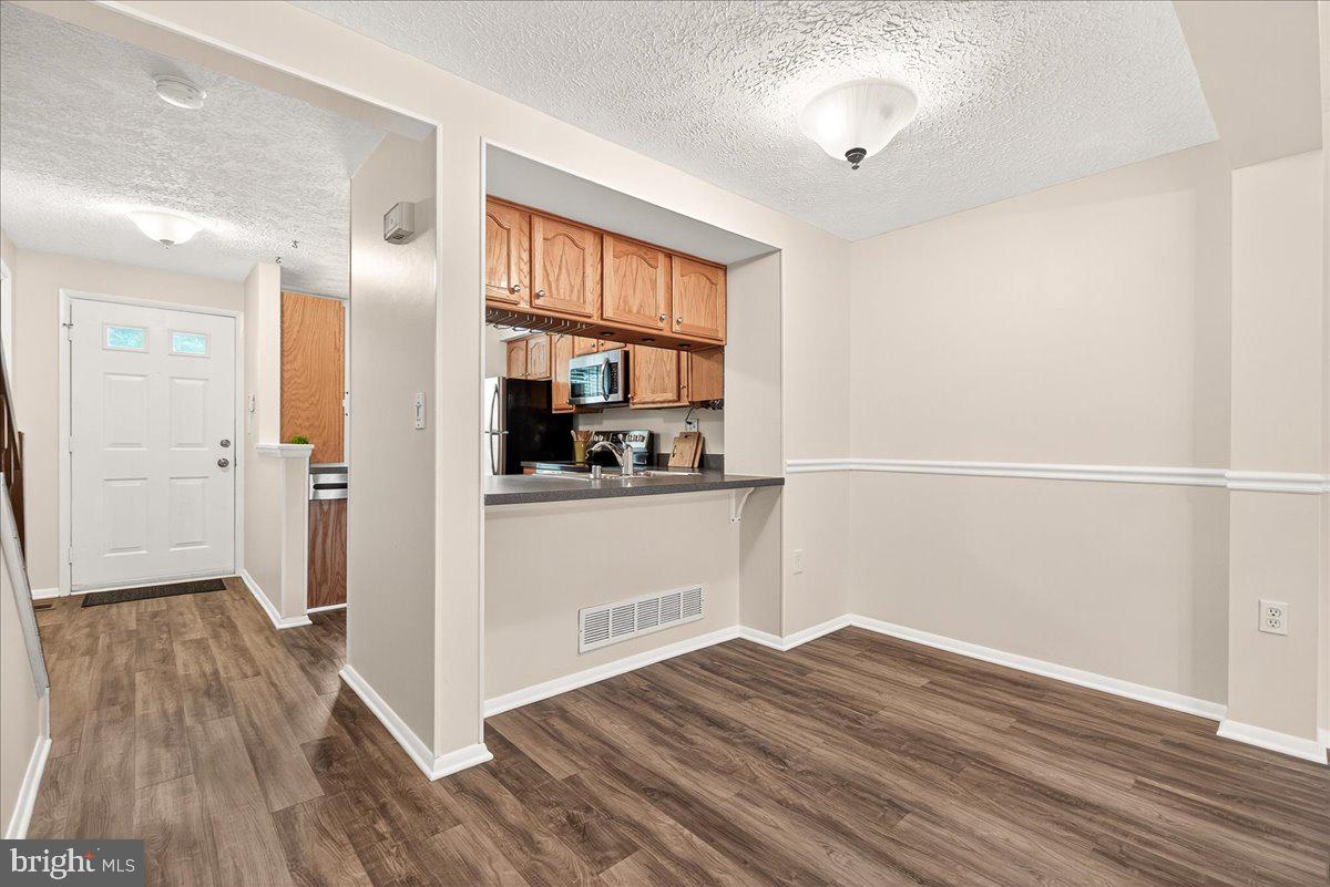 GUNNERS LAKE VILLAGE - Residential