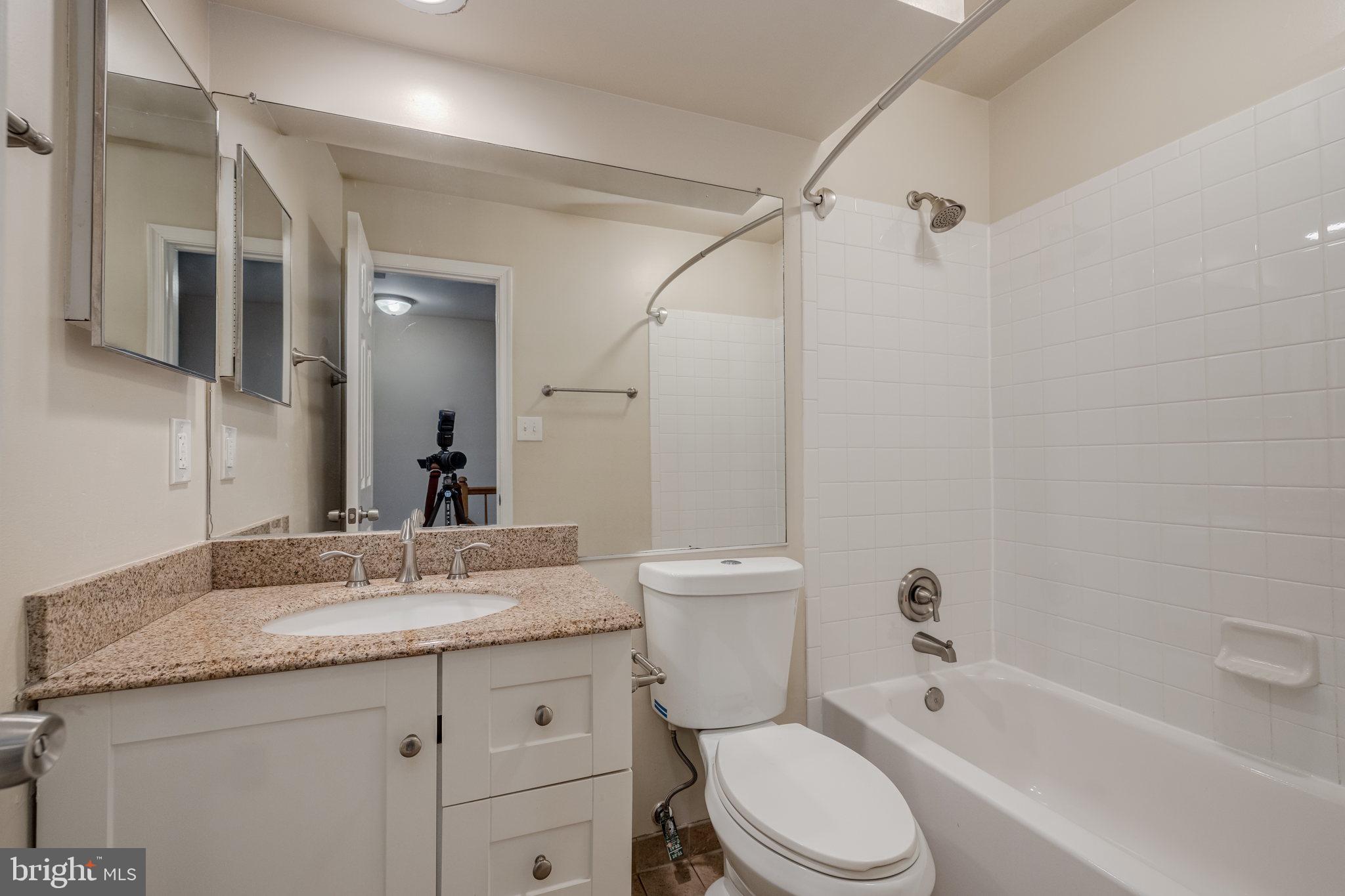 LANDSDOWNE - Residential Lease