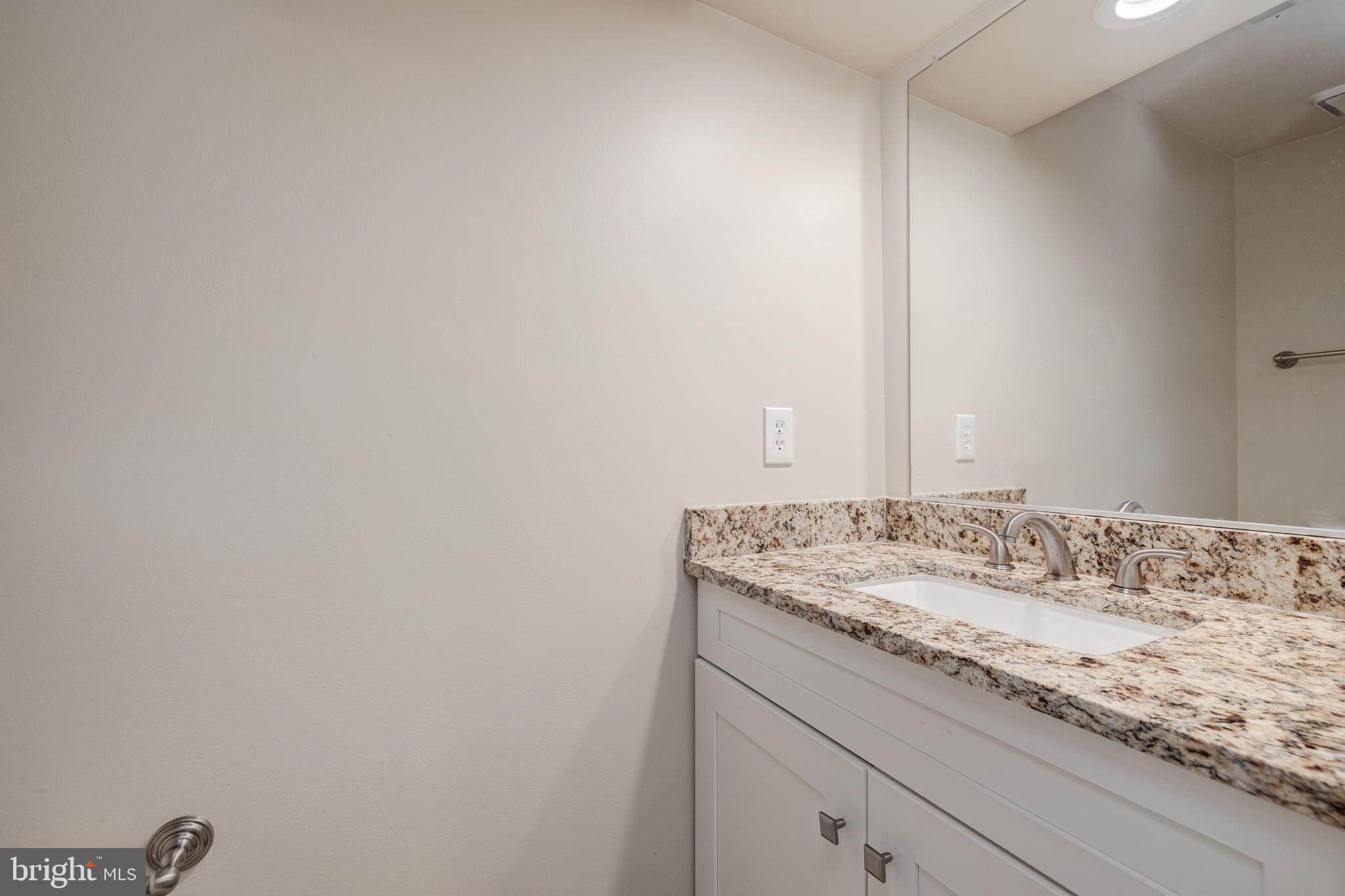 LANDSDOWNE - Residential Lease