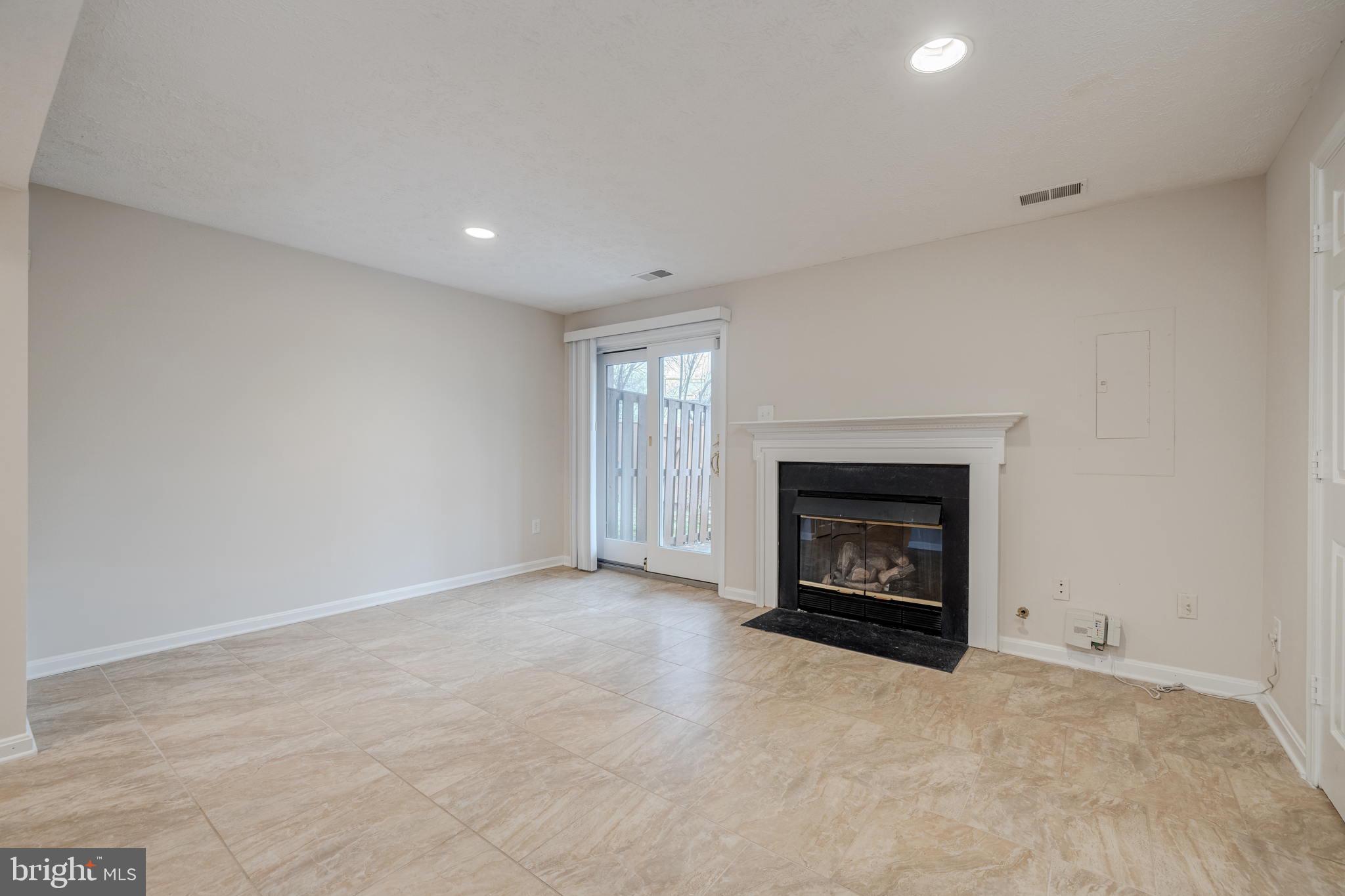 LANDSDOWNE - Residential Lease