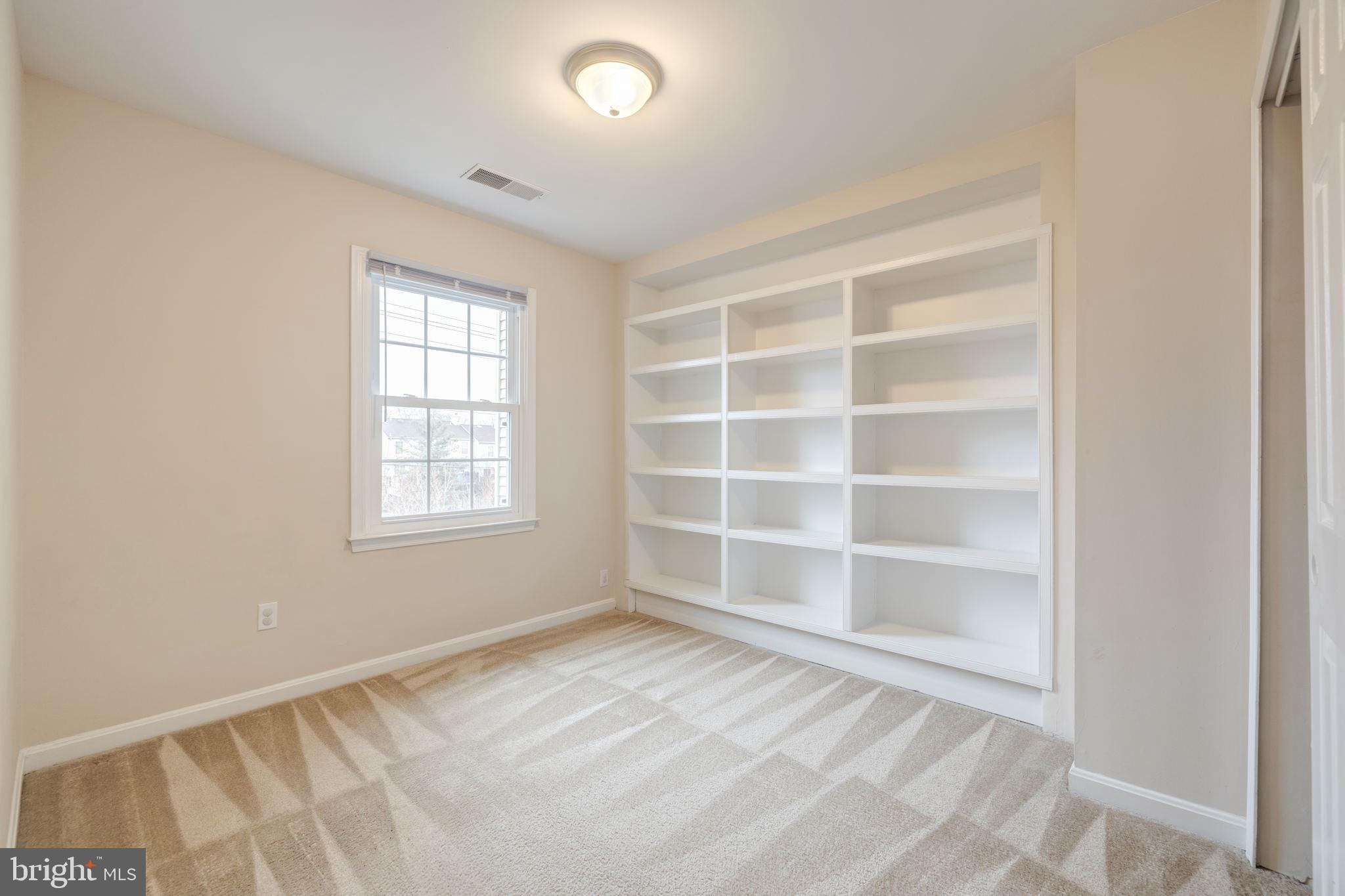 LANDSDOWNE - Residential Lease