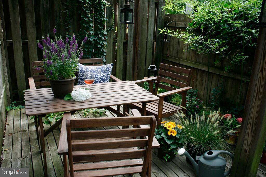 FAIRMOUNT - Residential Lease